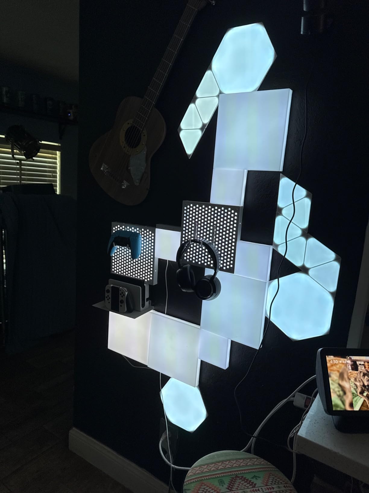 Nanoleaf Blocks LED Lights, Smart Light Panels Square WiFi LED Wall Lights with Music Sync, Wall Decor Lights Smart Kit Compatible with Alexa, RGBW, Light Panels for Gaming Room (9 Panels + 1 Shelf) customer photo 1