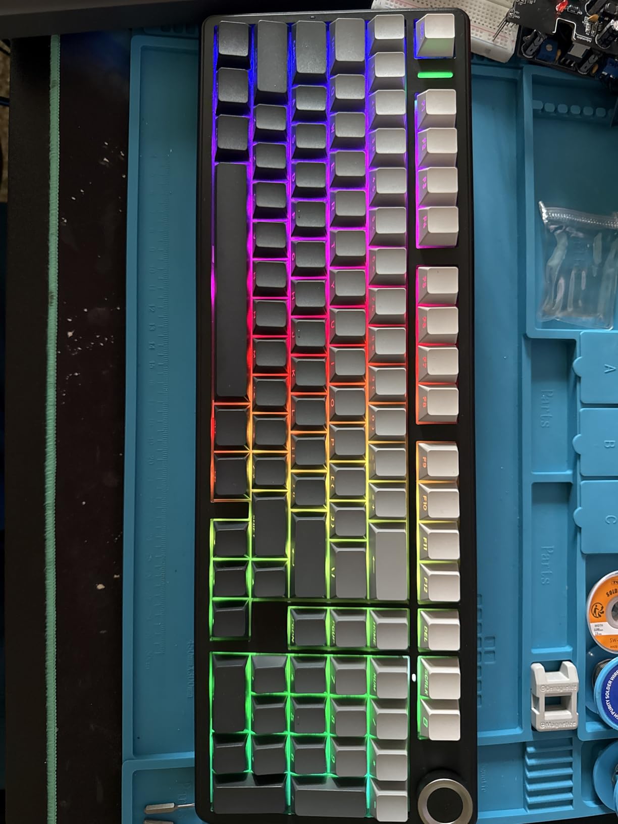 AULA F99 Pro Wireless Mechanical Keyboard with Knob,Creamy Sound,Tri-Mode BT5.0/USB-C/2.4GHz Hot Swappable Keyboard,Gasket Structure,RGB Backlit Computer Gaming Keyboards customer photo 2