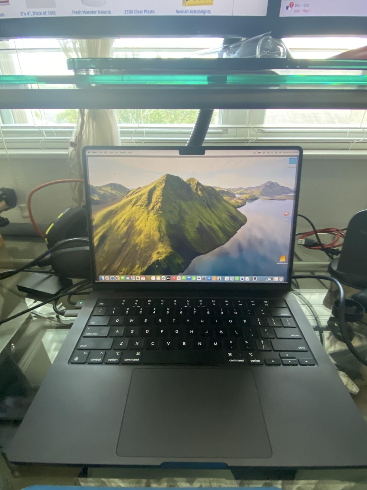 2024 MacBook Pro M4 Pro (14.2-inch, 12-core CPU, 16-core GPU, 24GB RAM, 512GB SSD) Space Black customer photo 1