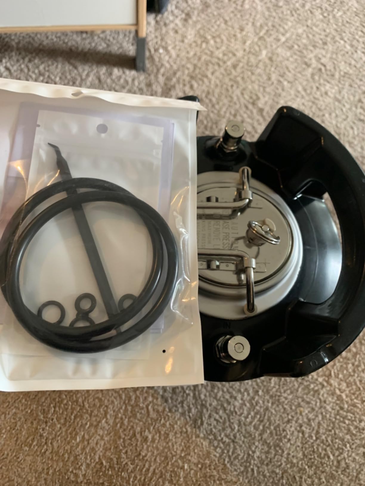 Upgraded 2 Pack New 5 Gallon Ball Lock Keg, Stainless Steel Corny Keg with Ball Lock Post, Cornelius Keg Beer Square Keg with Dual Rubber Handle customer photo 2