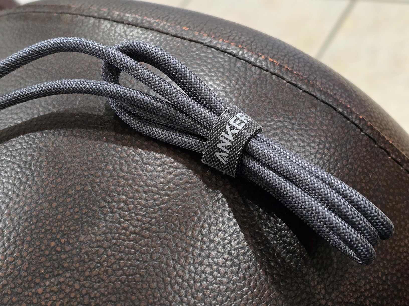 Anker HDMI Cable, 4K@60Hz Ultra-Fast Nylon-Braided USB C to HDMI Cord with Advanced Shielding, Thunderbolt 5/4/3, for MacBook, iPad, iPhone, HD TV, and More (6FT,Black) customer photo 1