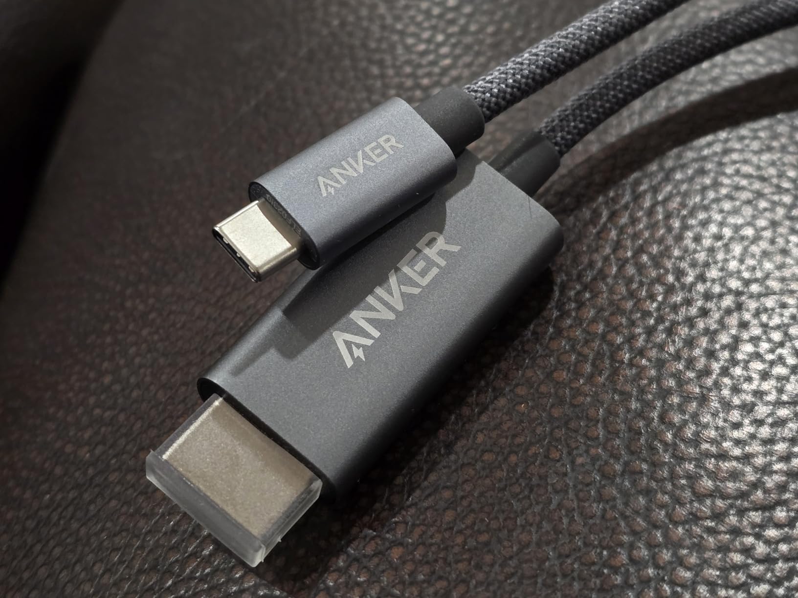 Anker HDMI Cable, 4K@60Hz Ultra-Fast Nylon-Braided USB C to HDMI Cord with Advanced Shielding, Thunderbolt 5/4/3, for MacBook, iPad, iPhone, HD TV, and More (6FT,Black) customer photo 2