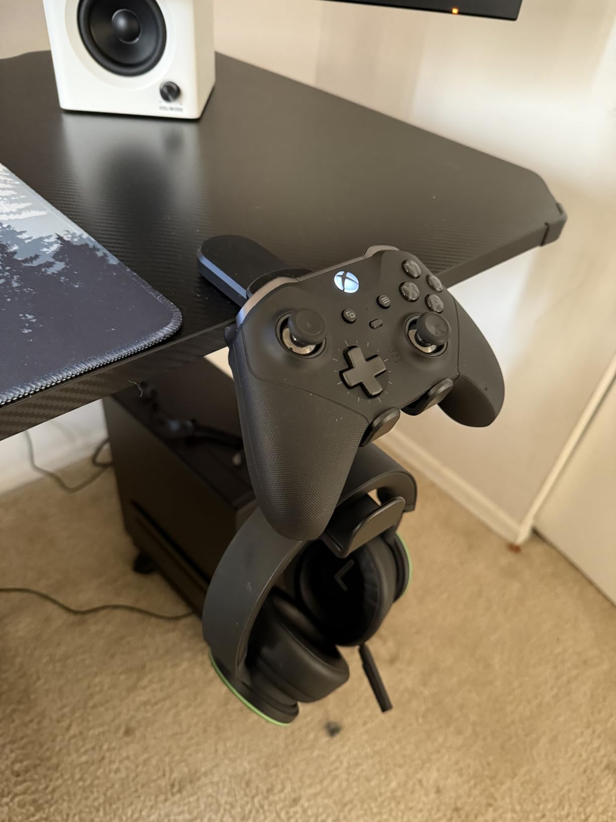 3 in 1 Under Desk Headphone Hanger with Adjustable Clamp Mount, 2 Controller Slots & 1 Headset Universal Holder Stand customer photo 1