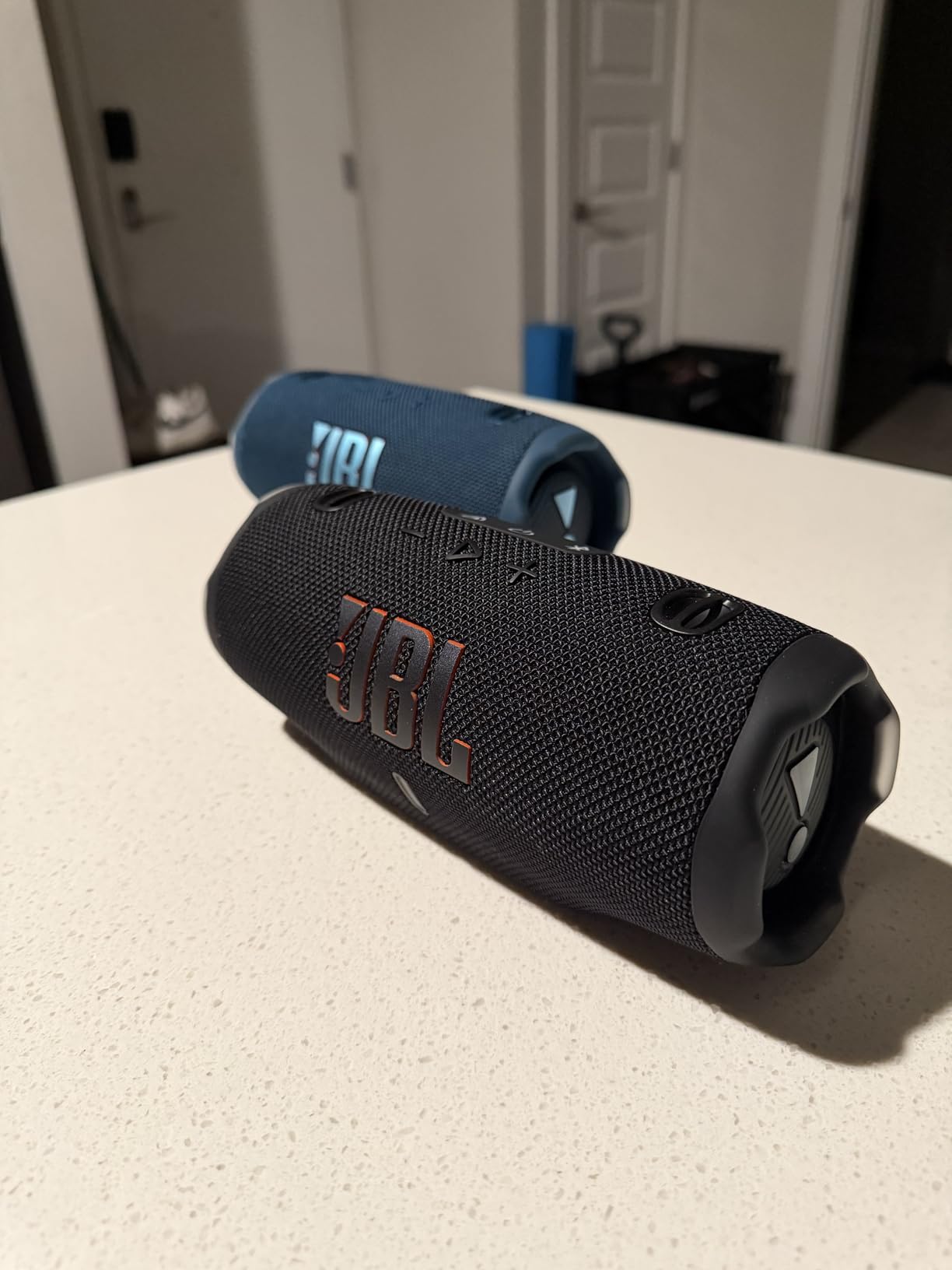 JBL Charge 6 - Portable Waterproof & Drop-Proof Bluetooth Speaker, Bold JBL Pro Sound with AI Sound Boost, 28Hrs Playtime customer photo 2