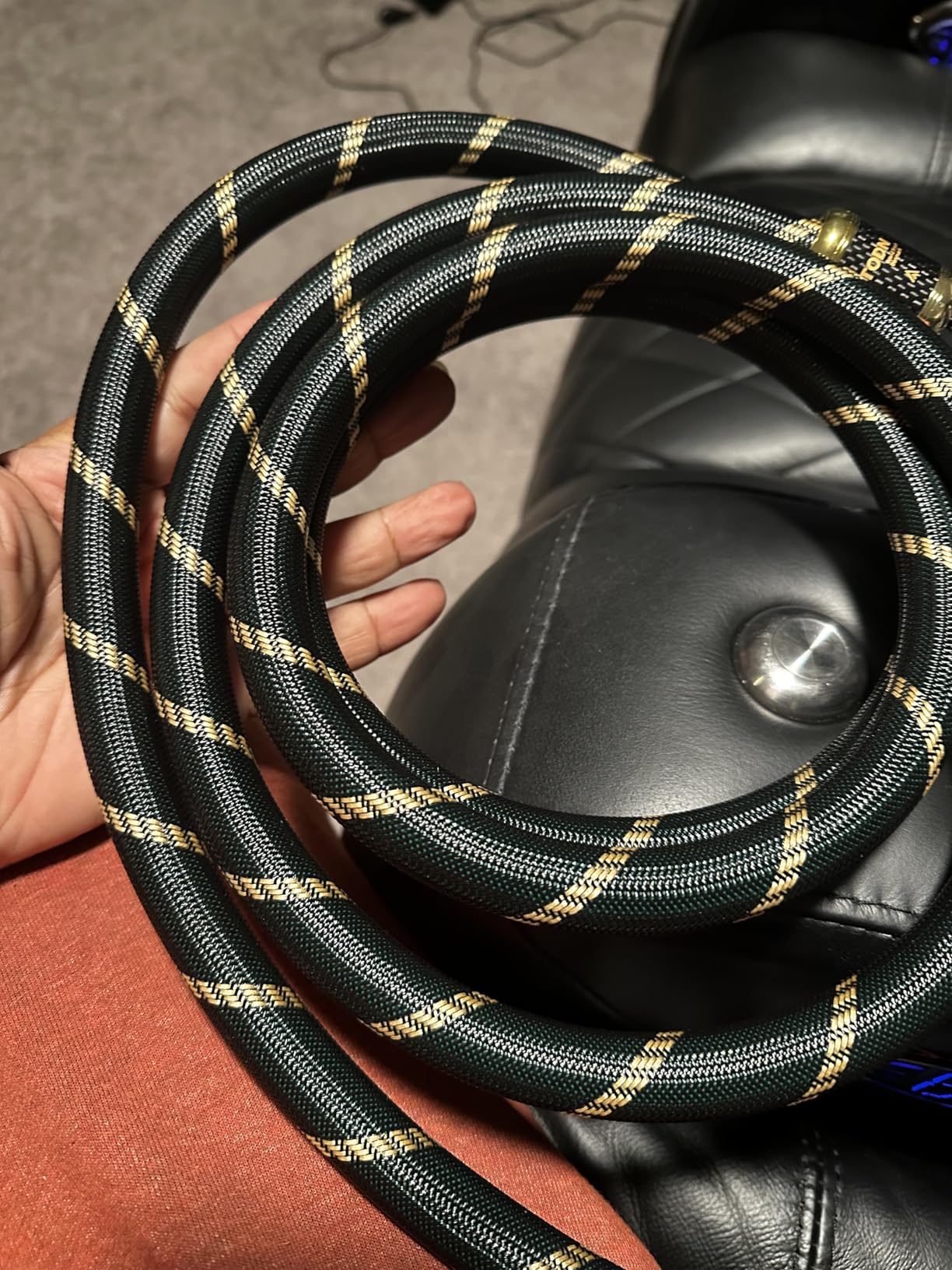TODN Audiophile Speaker Cable with Banana Plugs and Spade Plugs for Audiophile, OCC-Core, Dual Shielded Banana Plug Audio Cables (6.5ft/2m, 1 Cable) customer photo 1