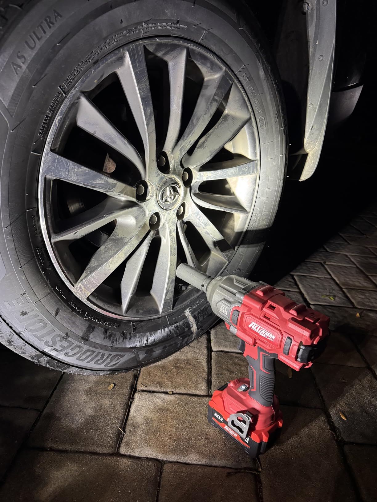 Alloyman Cordless Impact Wrench, 1475Ft-lbs (2000N.m) 1/2 High Torque Brushless Impact Gun, 20V Power Impact Driver, 4000mAh Battery,3 Sockets, Brushless Motor Variable Speeds for Car/Truck RV/Mower customer photo 1