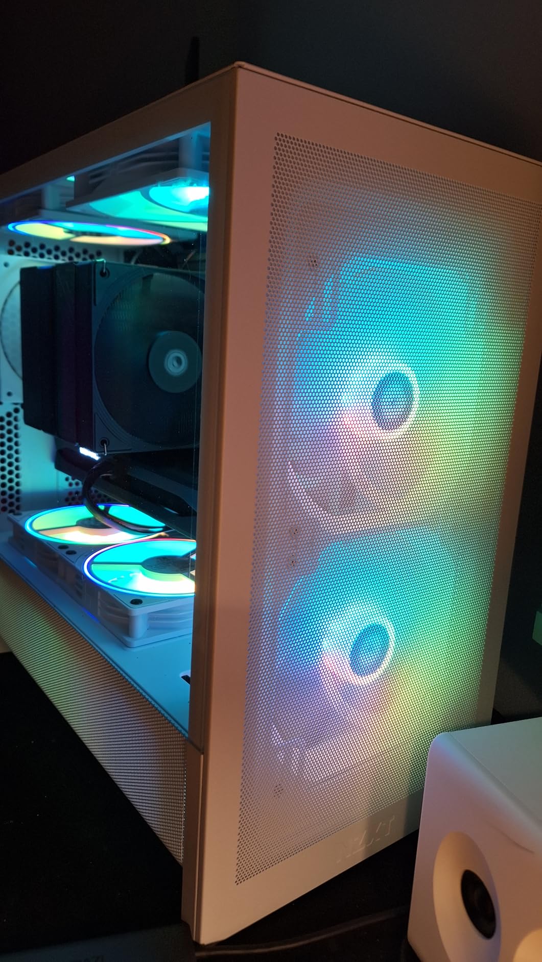 NZXT H3 Flow - Micro-ATX PC Case - Optimized Airflow - Includes 1 x 120mm Rear Fan - Supports Full-Sized GPUs - Fits 280mm Front, 240mm Top Radiator - Back-Connect Motherboard - White customer photo 2