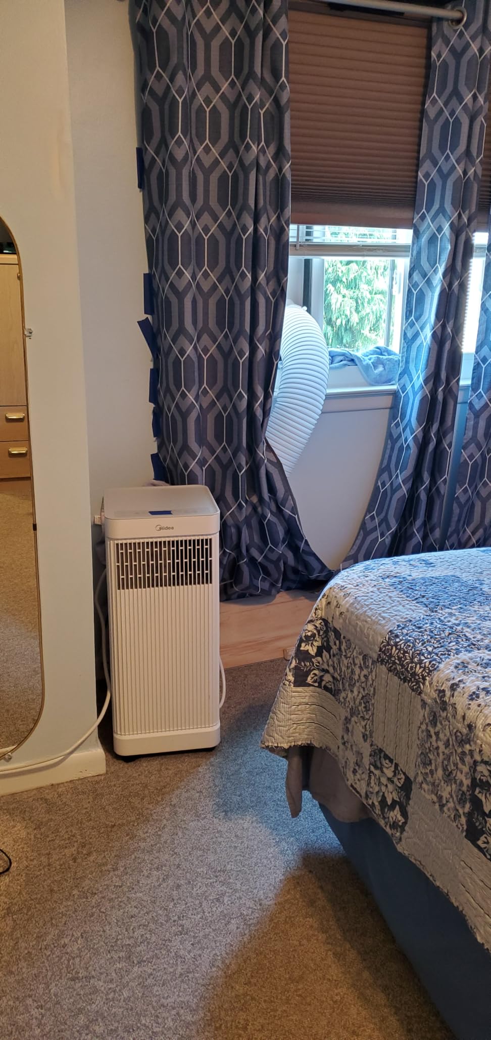 Midea 10,000 BTU ASHRAE (7,100 BTU SACC) Portable Air Conditioner, Smart Control, Cools up to 300 Sq. Ft., with Dehumidifier & Fan mode, Easy-to-use Remote Control & Window Installation Kit Included customer photo 2