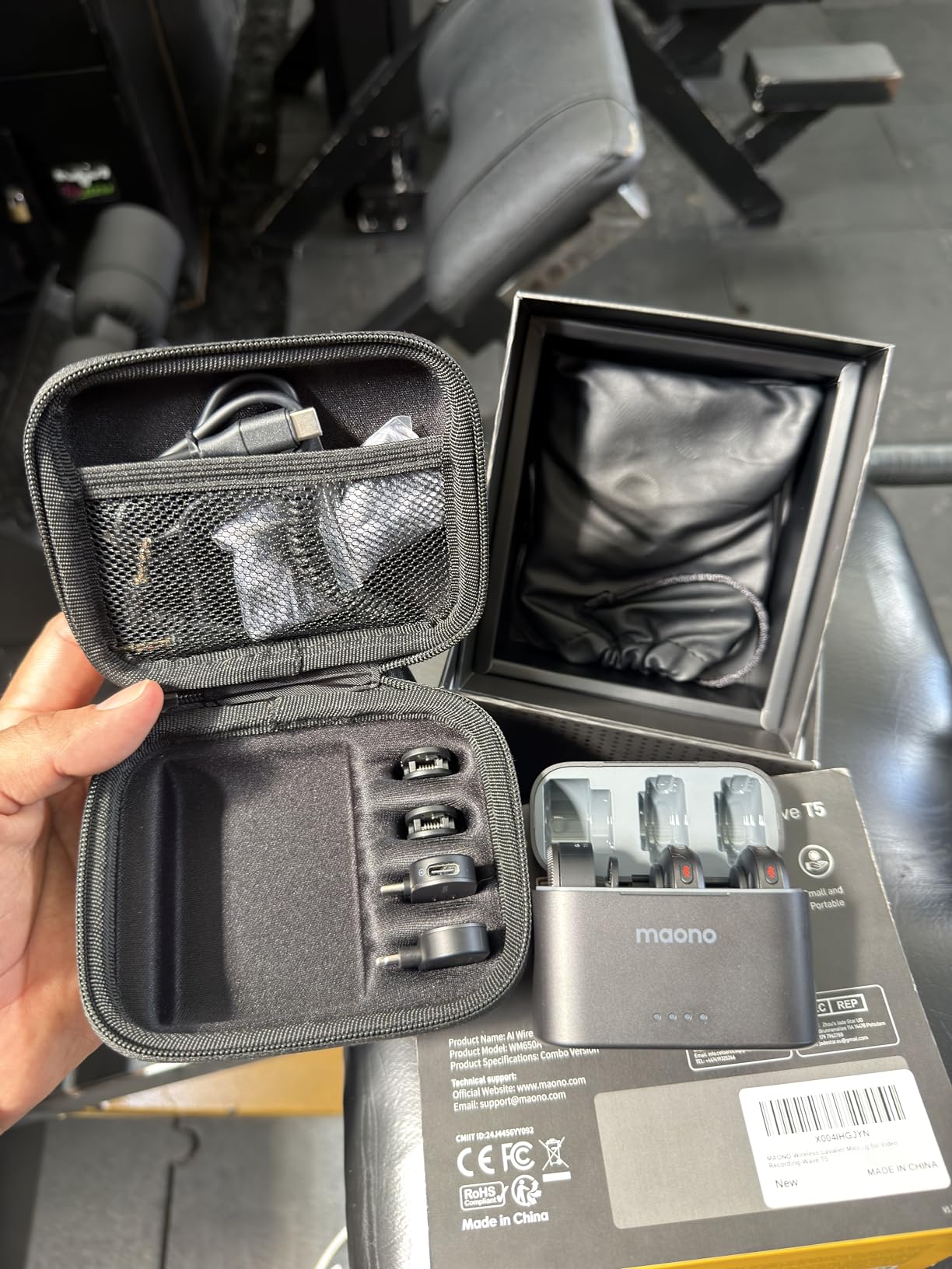 MAONO Wireless Lavalier Microphone for iPhone/Android/Camera/PC, Mini Magnetic Lapel Mic with 48khz/24bit, AI Noise Cancellation, 4 Voice Filter, 40H Battery, 1000ft Range for Video Recording - Wave T5 customer photo 1