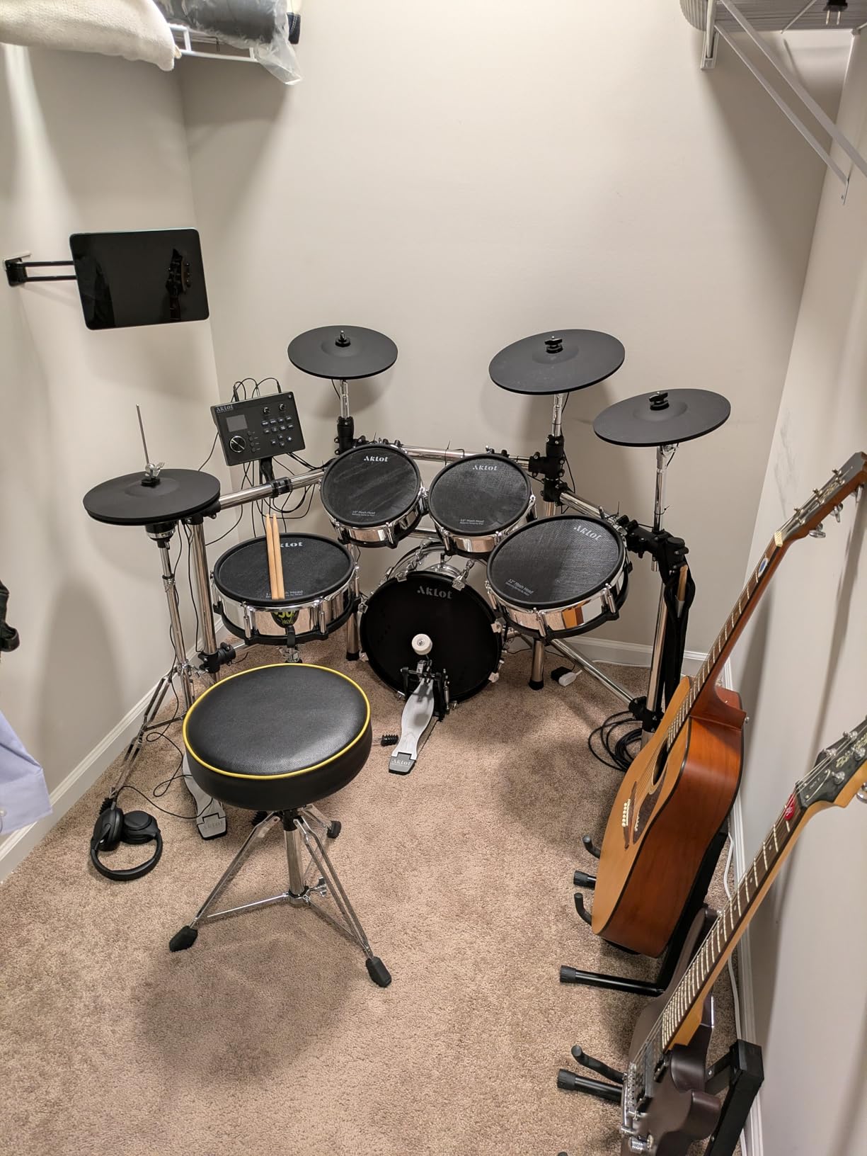 AKLOT Acoustic-Style Electric Drum Set: Independent 16'' Wooden Bass Drum and 12'' Snare, Triple-Zone Ride Cymbal, Standalone Hi-Hat, Full Mesh Pads, 460 Sounds, USB MIDI customer photo 2