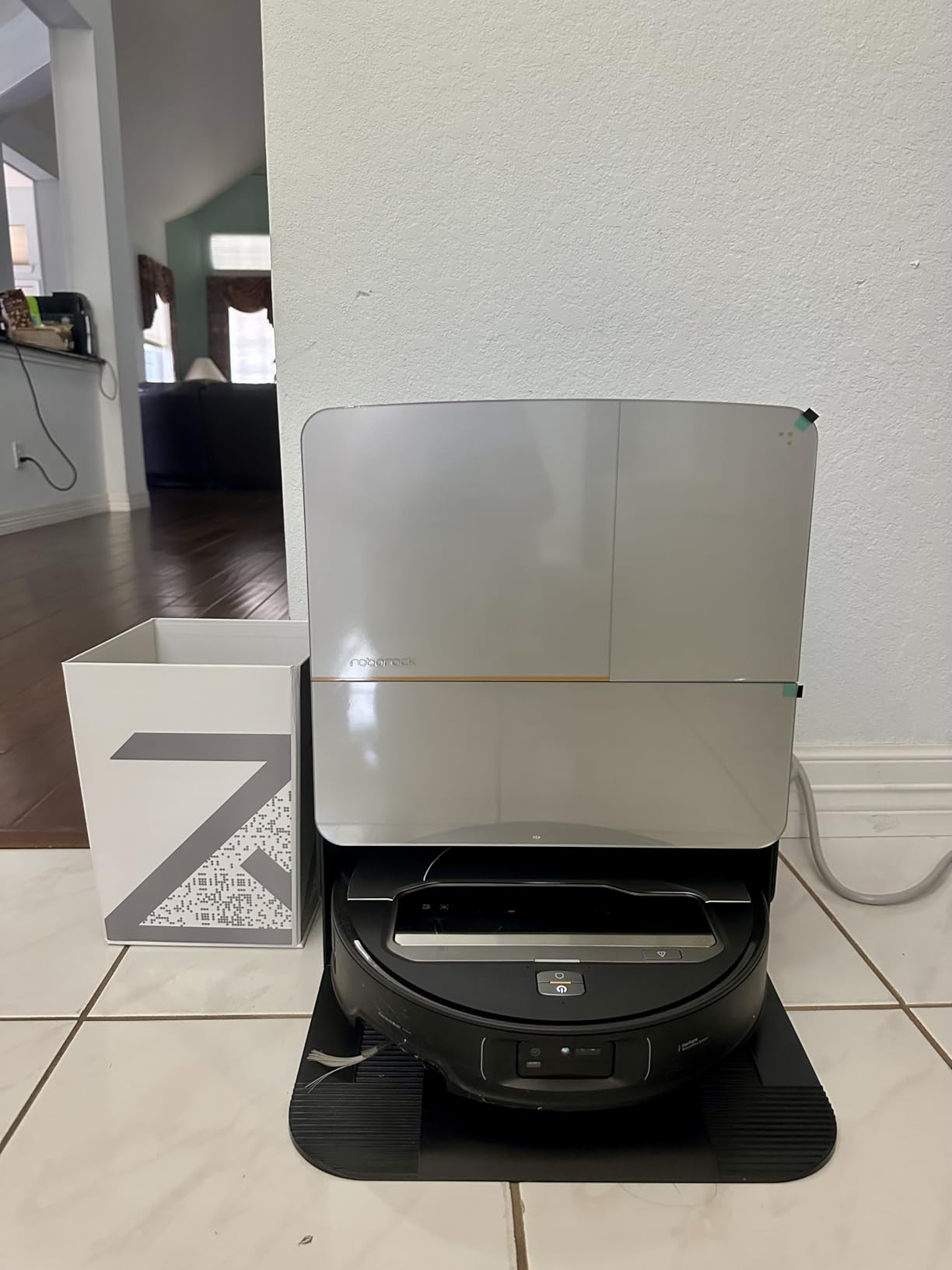 roborock Saros Z70 Robot Vacuum and Mop, OmniGrip Arm, AI-Powered, 22,000Pa Suction, 3.14'' Ultra Slim, FlexiArm Riser Technology, AdaptiLift Chassis, Obstacle Avoidance, Auto Mop Washing & Drying customer photo 2