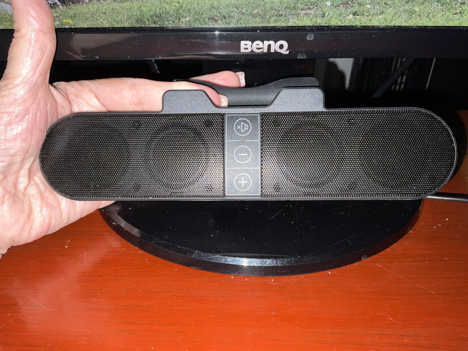 Computer Speakers for Desktop PC Monitor, USB Plug-in, Wired, Computer Soundbar for PC, Laptop Speakers with Adaptive-Channel-Switching, Loud Sound, Deep Bass, USB C Adapter, Easy to Clip on Monitor customer photo 2