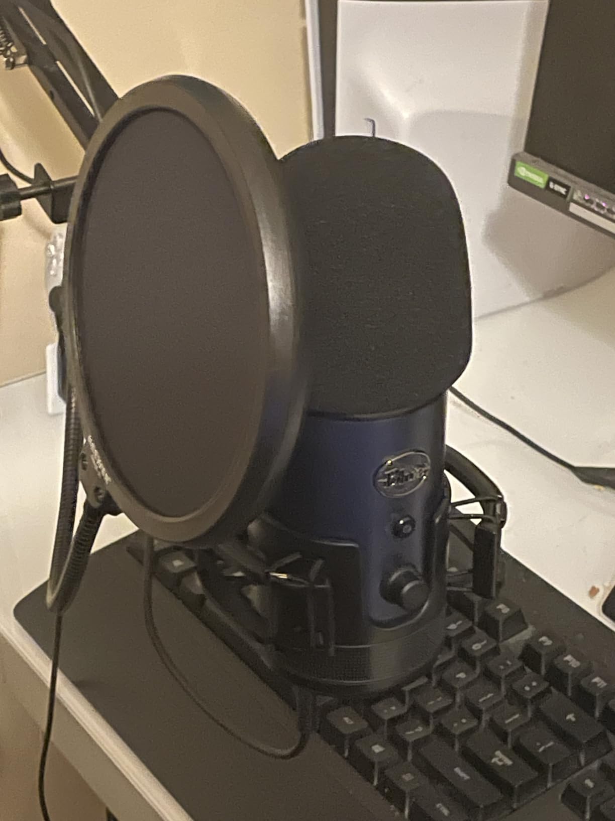 Custom Built for SoloCast Shock Mount with pop filter, 2026 Upgrade Anti-Vibration Suspension Elastic Shock Mount Holder Clip Mics Stand with Screw Adapter Compatible with Hyperx SoloCast Microphone customer photo 1