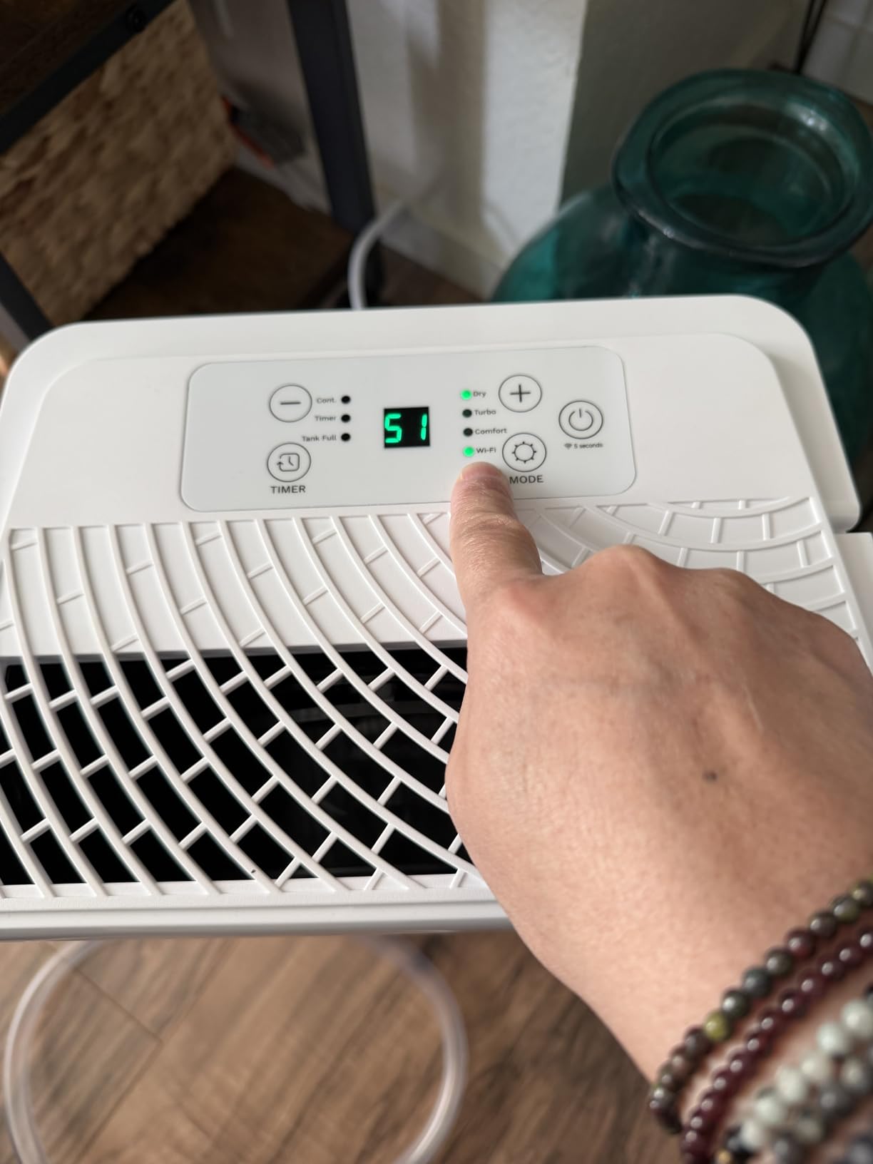 hOmeLabs Dehumidifier - Advanced Humidity & Moisture Control, Quiet, Efficient, Auto Shut-off, Ideal for Home, Basement, Office - 3,500 Sq Ft Wi-Fi (25 Pint MAX 64 Pint at 95F, 90% RH) customer photo 2
