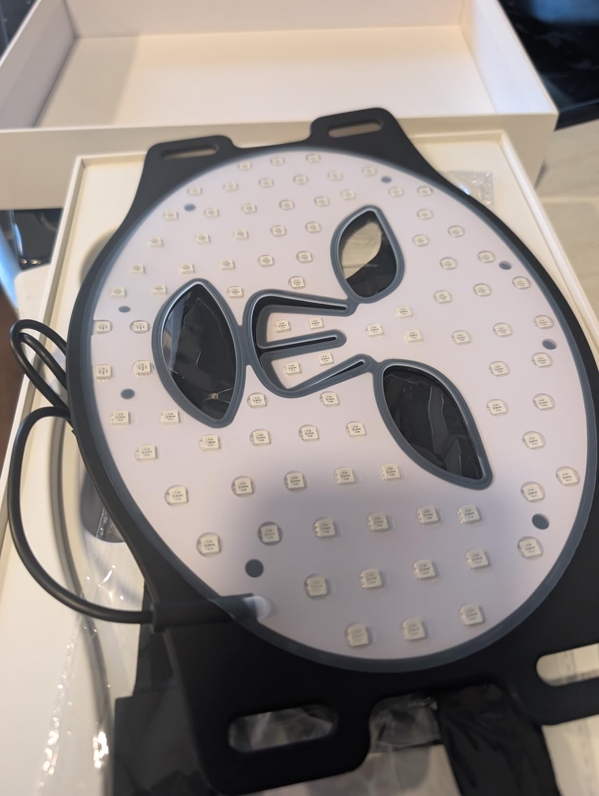 INIA Red Light Therapy Mask for Face - 4 Light Modes with 850nm NIR, Red & Blue LED Light Therapy, 2600mAh Rechargeable LED Face Mask for Radiant Glow at Home customer photo 1
