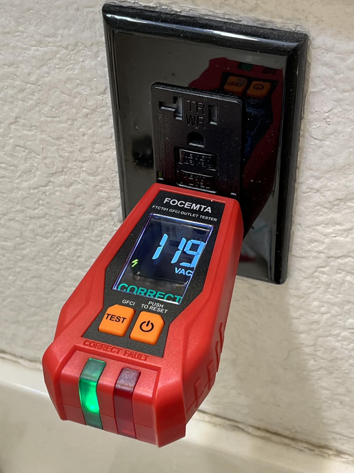 Circuit Breaker Finder & GFCI Outlet Tester with Digital LCD Display, 90-135V Electrical Circuit Tracer Tool for Electricians/DIY customer photo 1