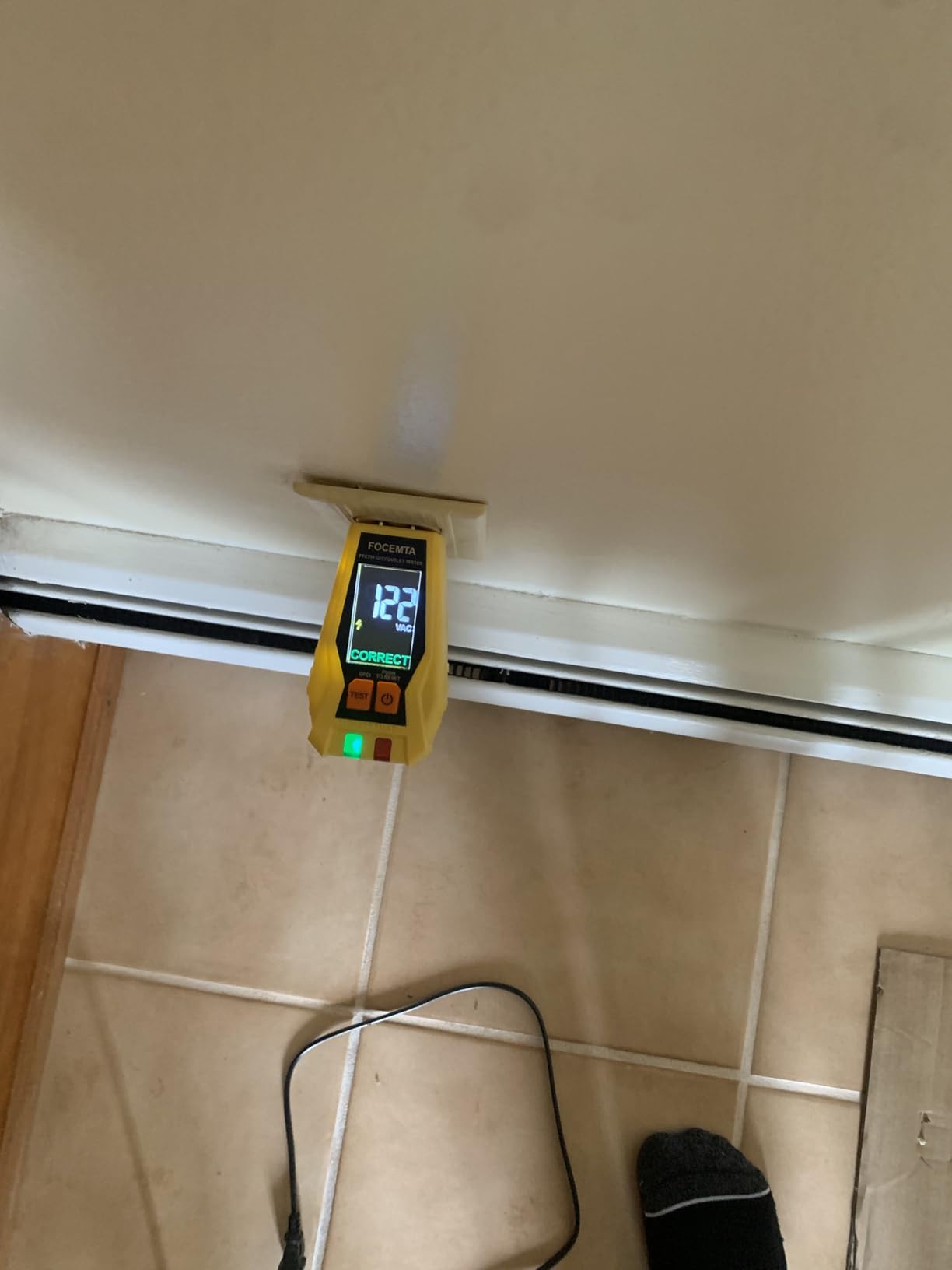 Circuit Breaker Finder & GFCI Outlet Tester with Digital LCD Display, 90-135V Electrical Circuit Tracer Tool for Electricians/DIY customer photo 2