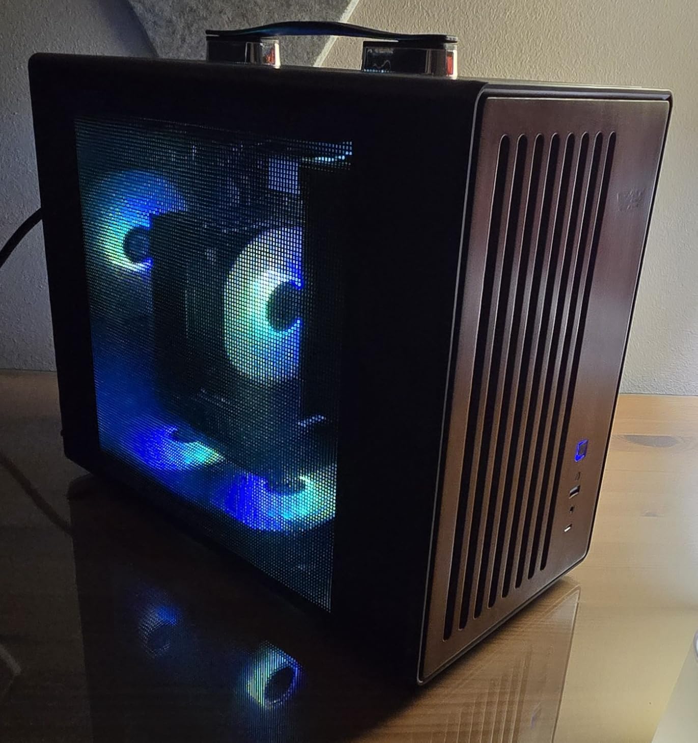 darkFlash WD200(2025) Portable Micro-ATX PC Case with Handle, 1 ARGB PWM Fans, with Walnut Wood, Type-C, Support 240 AIO, H165mm Cooler, Simple Compact Desktop (Black) customer photo 2