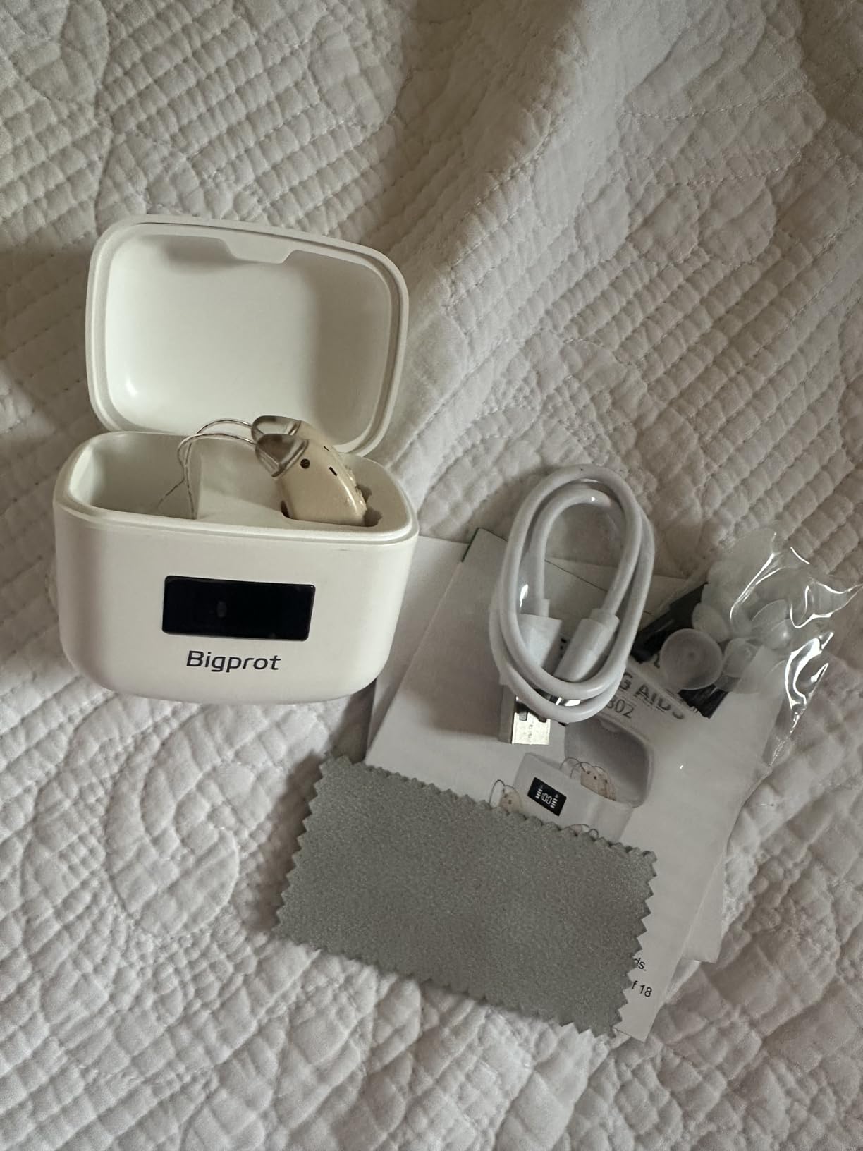 Hearing Aids Rechargeable for Seniors, Lightweight Hearing Amplifiers for Adults Hearing Loss with Noise Cancelling,Portable Behind-the-Ear Hearing Aid Headphones Charging Case Stepless Volume Control customer photo 1