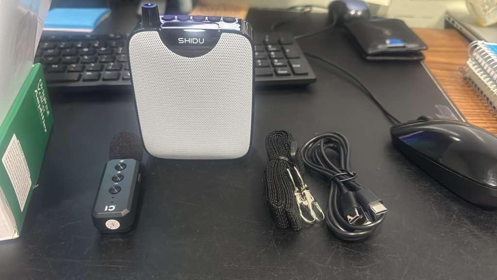 SHIDU 35W Power Voice Amplifier with Bluetooth Wireless Lavalier Microphone, Portable Teacher Mic with Speaker Personal Clip On Microphone System for Teacher Meeting Training-M500 (Black) customer photo 1