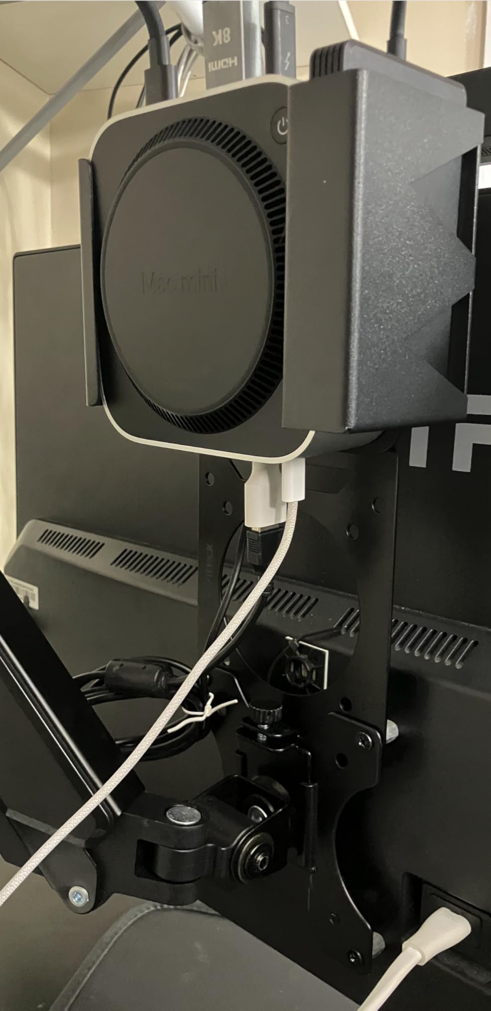 Monzlteck VESA Mount Adapter Plate for Mac mini M4 & NUC - Universal Extension Bracket for Mini PCs, Fits 75x75mm & 100x100mm VESA Monitor Arms, Securely Mount Small Computers Behind Display customer photo 1