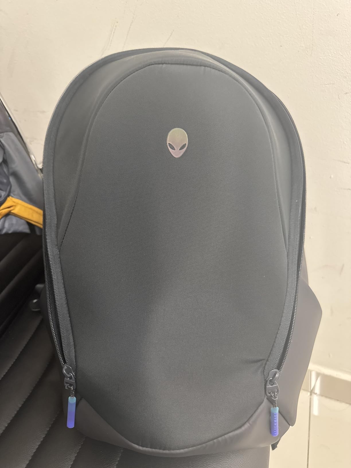 Alienware 18 Backpack - AW7825P - 28L Capacity, 3D Breathable Mesh, Magnetic Pocket Organizers, RFID Safe, Weather Resistant, 3D Iridescent Reflective Logo - Black customer photo 1