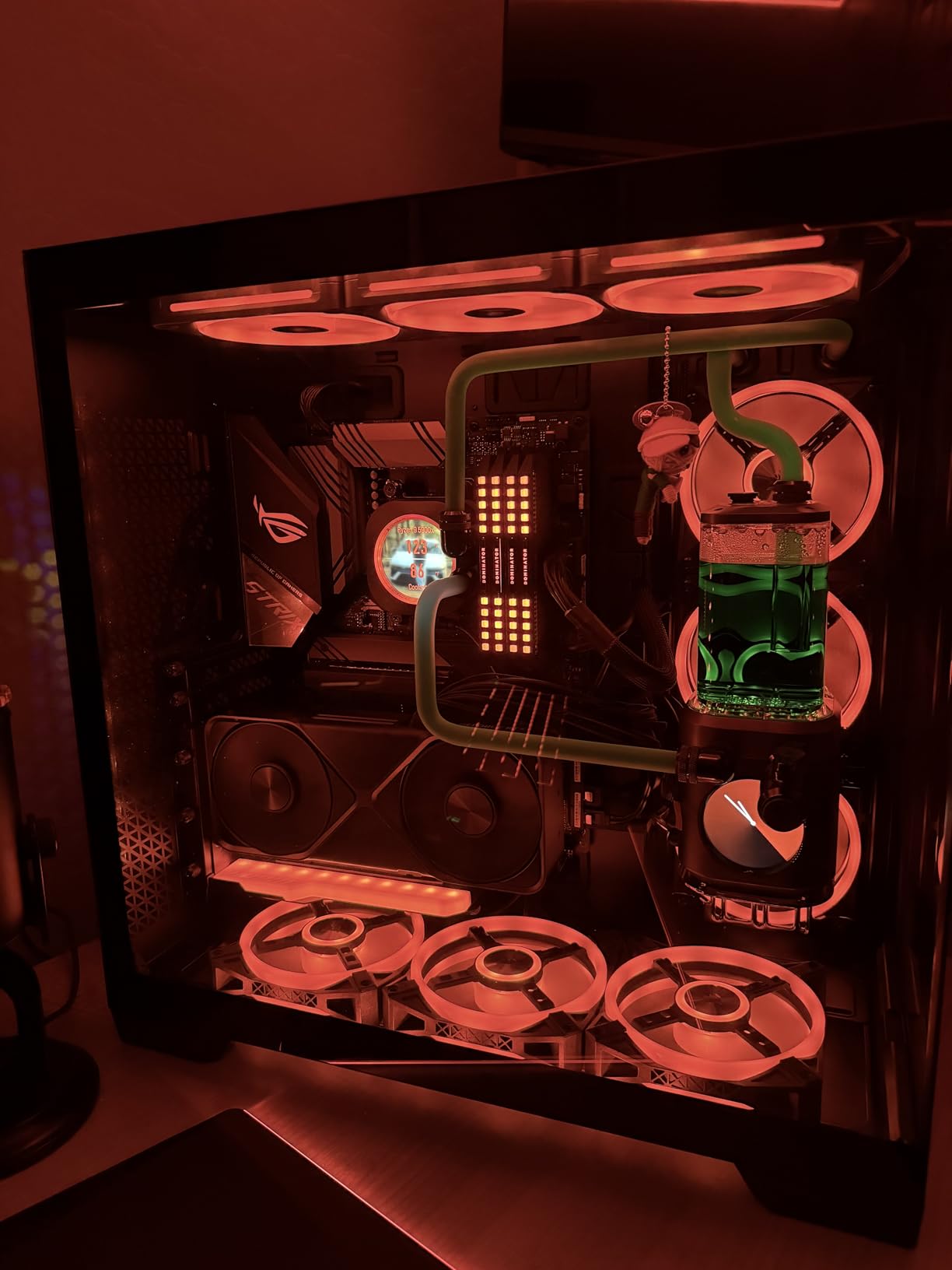 CORSAIR iCUE Link XD6 RGB Elite LCD Pump/Reservoir Unit - FlowDrive Max Pump, 480x480 IPS LCD Screen, Built-in Temperature Sensor, 22 Addressable RGB LEDs, 440ml Nylon Reservoir - Stealth Gray customer photo 1