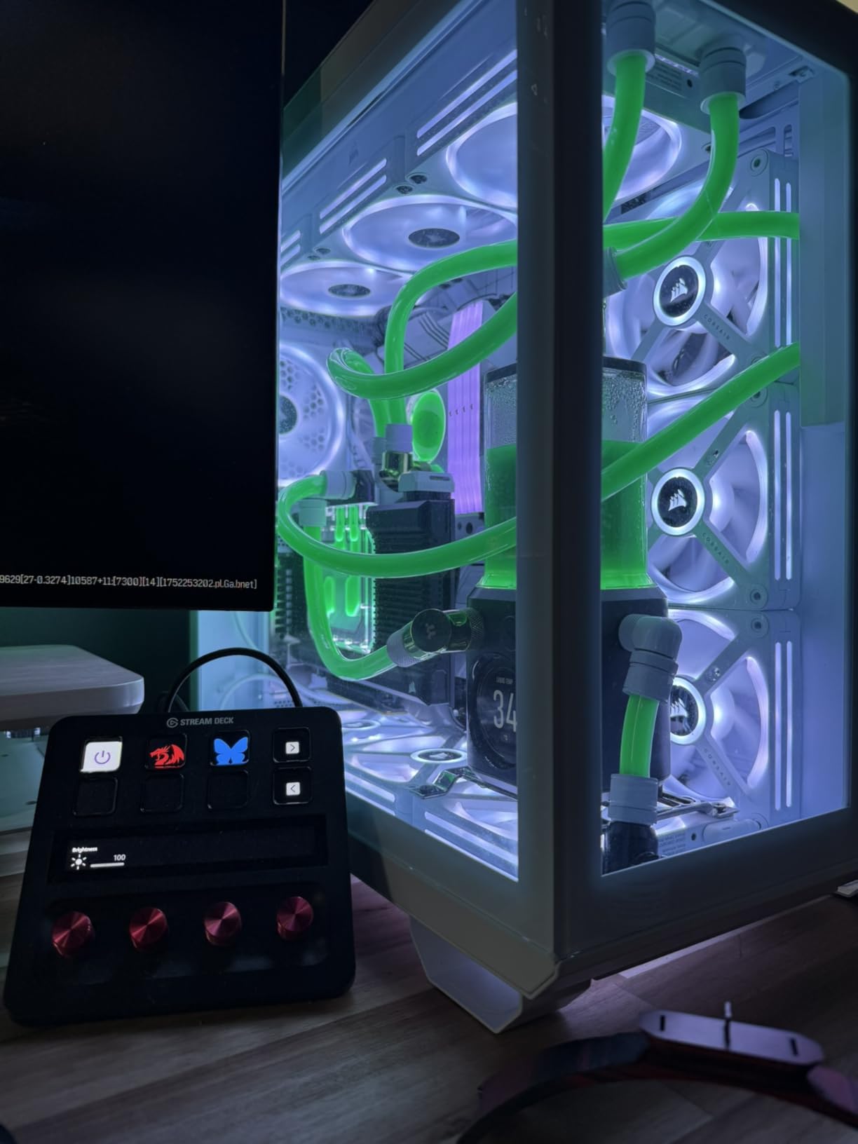 CORSAIR iCUE Link XD6 RGB Elite LCD Pump/Reservoir Unit - FlowDrive Max Pump, 480x480 IPS LCD Screen, Built-in Temperature Sensor, 22 Addressable RGB LEDs, 440ml Nylon Reservoir - Stealth Gray customer photo 2