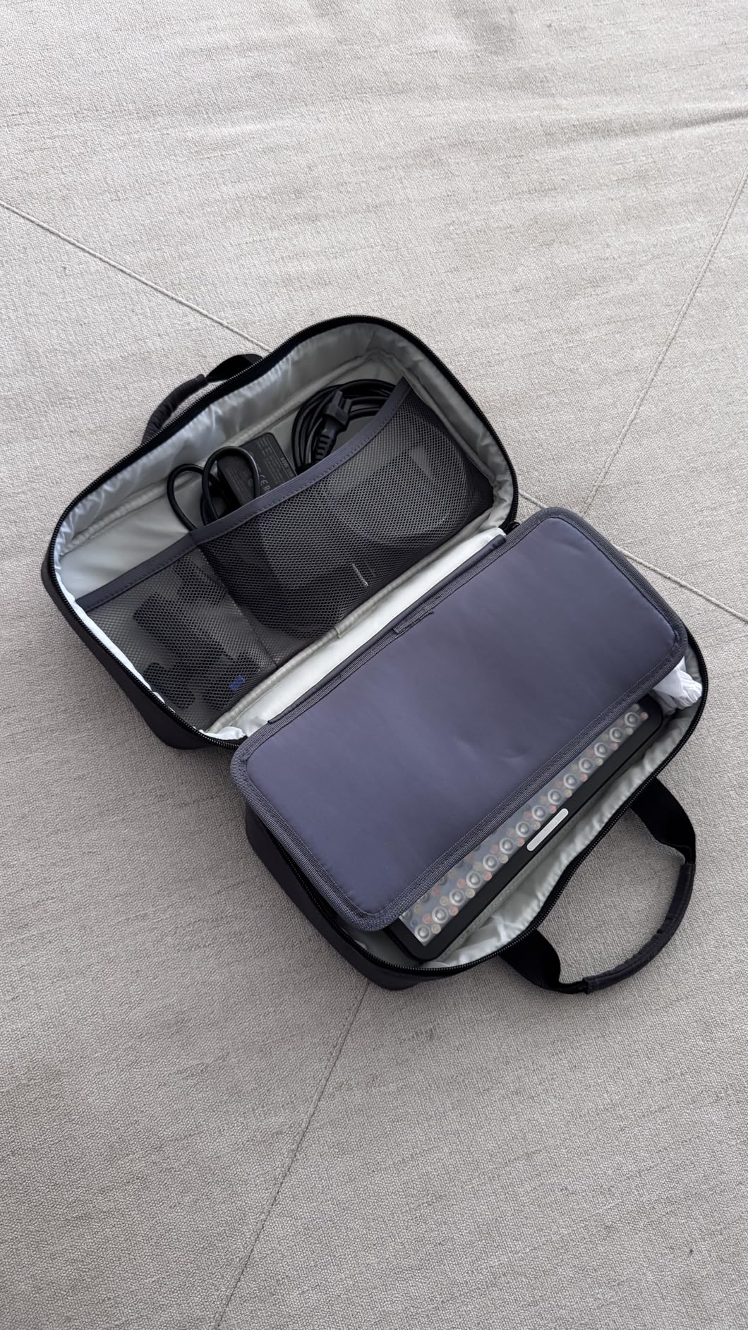 Amaran Pano 60c Kit Led Video Panel Light 60W RGBWW Full Color Lights, CCT 2,300K-10,000K, 12 Lighting Effects, App Control, Support USB-C PD, with Softboxes and Carrying Case (Charcoal) customer photo 2