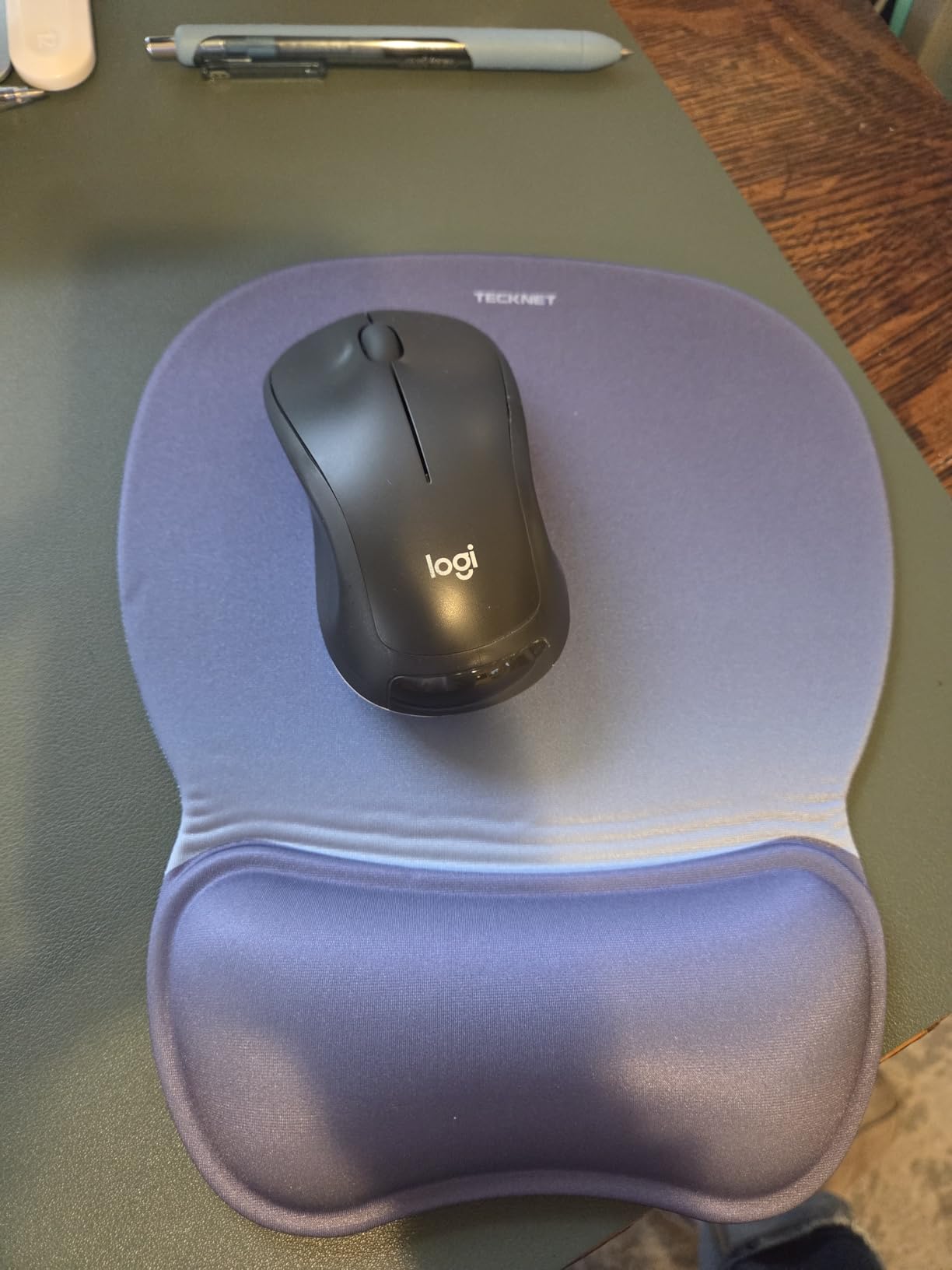 TECKNET Gel Mouse Pad with Wrist Rest, Ergonomic Office Mousepad with Wrist Support - Non-Slip & Smooth Surface Comfortable Desk Accessories Mat for Office, Gaming and Study - Gradient customer photo 2