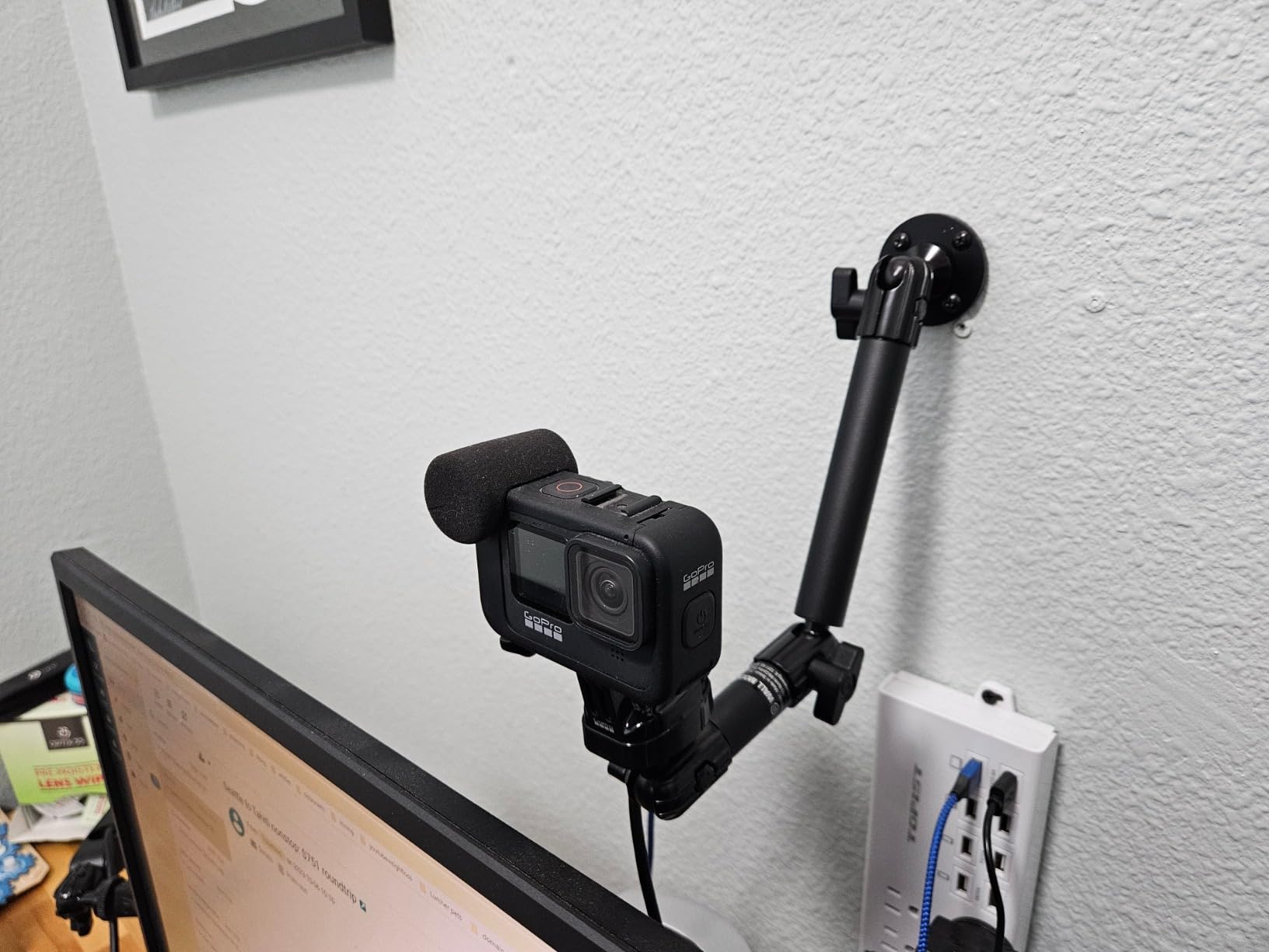 Elgato Neo Mount - Desk Stand for Lights, Webcams, and Compact Cameras, Weighted Base, Adjustable Height & Tilt, Headset Holder, Clean White - Supports up to 1.1 lb (0.5 kg) customer photo 1