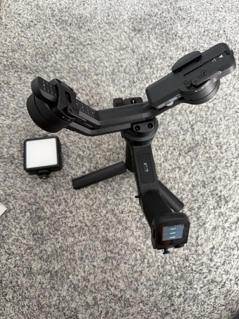 FeiyuTech SCORP 3 KIT Gimbal Stabilizer for DSLR and Mirrorless Camera,Built-in AI Tracking,Detachable Handle,3-Axis Gimbal for Sony/Canon/Nikon/Fujifilm, Max 3.5KG/7.72lbs,Touch Screen with Case customer photo 1