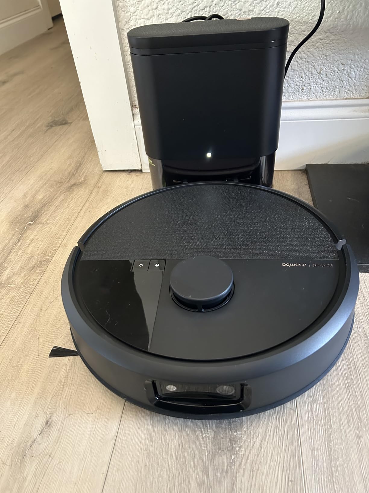 Roomba Plus 504 Vac Robot Vacuum with AutoEmpty Dock - Superior Power-Lifting Suction, Anti-Tangle Dual Rubber Brushes customer photo 2