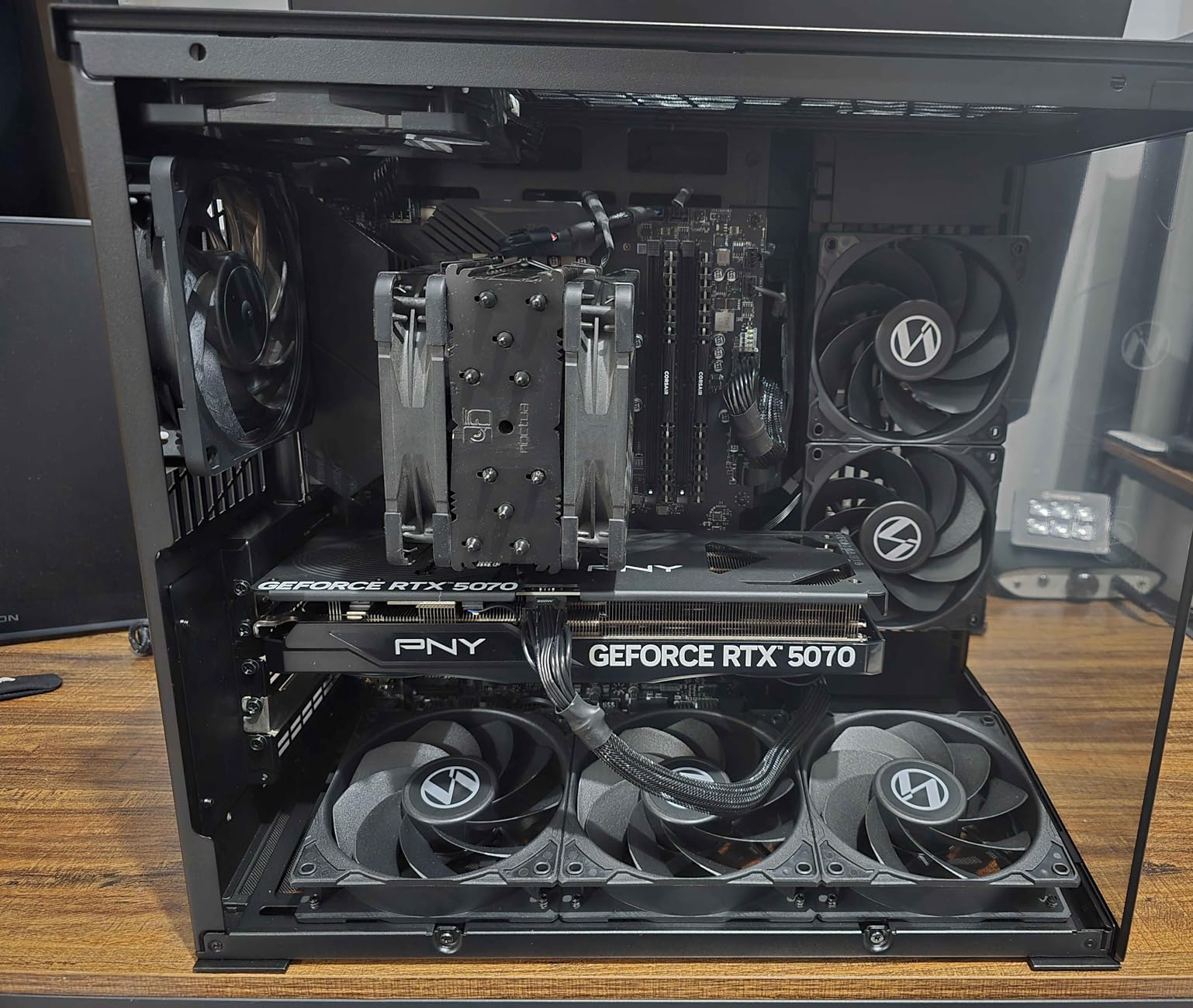 LIAN LI O11D MINI V2 Flow | Compact ATX Mid-Tower Airflow Computer Case | Panoramic View | High-Performance Airflow | Includes 5 x 120mm Reverse Blade Fans | Cable Management | White (O11DMIV2FW) customer photo 2