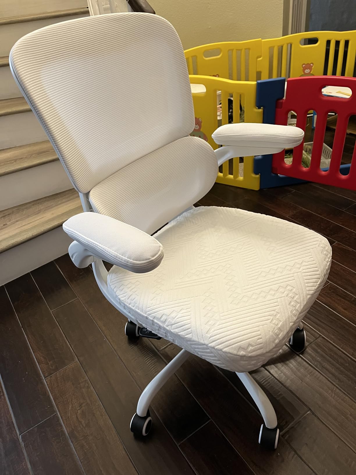 TRALT Ergonomic Office Chair - Desk Chair with Adjustable Lumbar Support Computer Chair - Mesh Comfy Chair with Flip-up Armrests - Gaming Chairs for Adults Home Office (Leather, White) customer photo 1