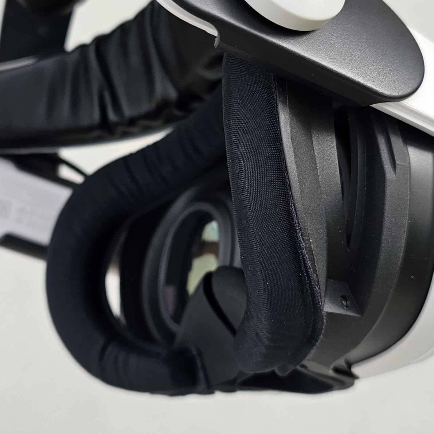 Globular Cluster F3 V3 Magnetic Facial Interface for Quest 3, Flexible and Adaptive Frame with Multi-Material Pads customer photo 1