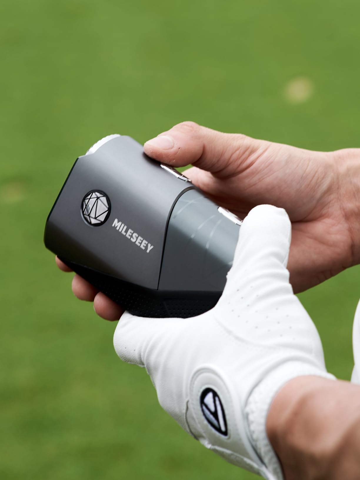 AI Golf Rangefinder with Smart Slope, 2000 Yards Laser Range Finder 7.5X Magnification, 0.1s Flag Pole Locking Vibration, Magnetic Mount - MILESEEY GenePro S1 customer photo 2