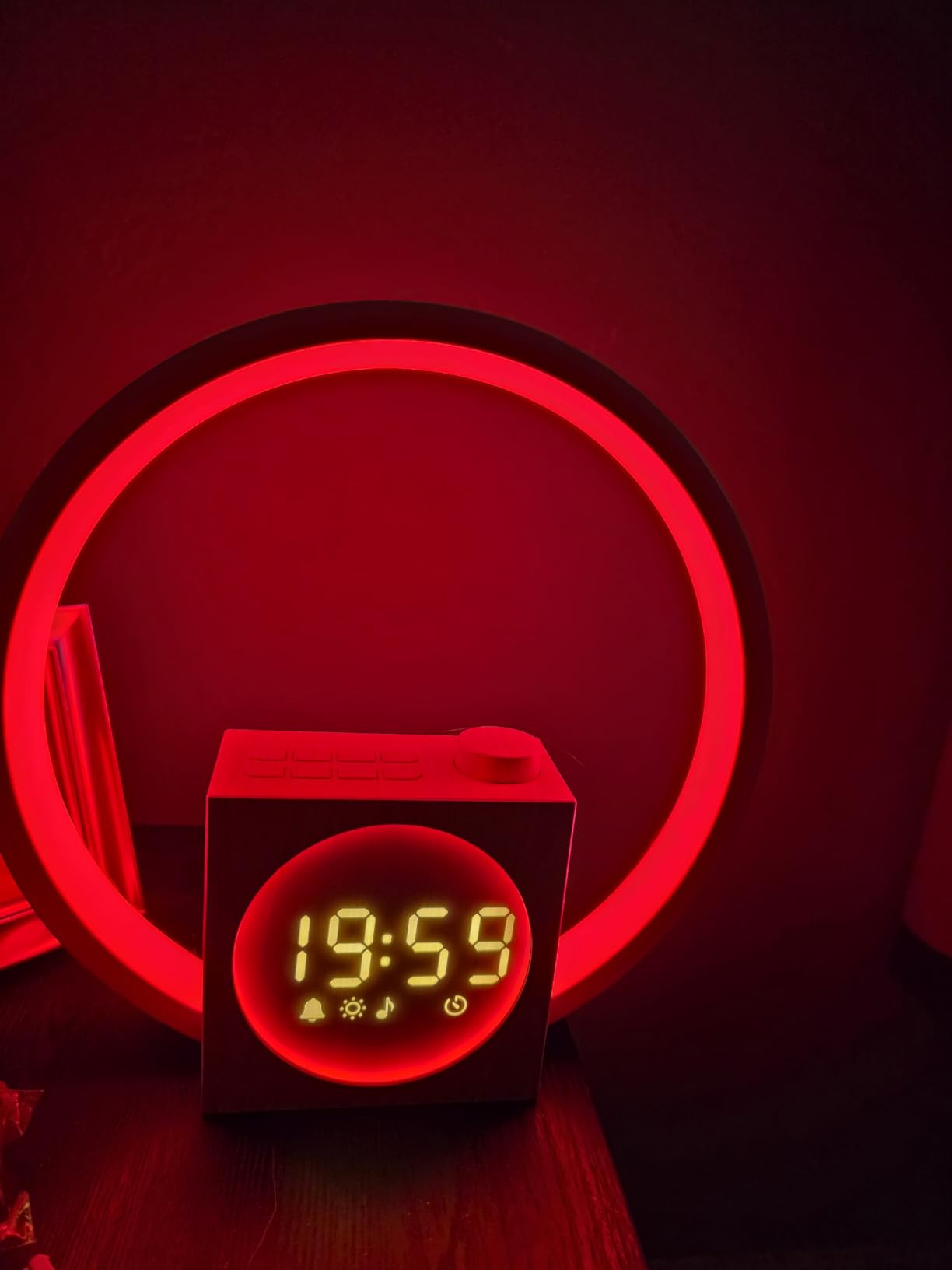 LIORQUE Sunrise Alarm Clock, Wake up Light with White Noise for Heavy Sleepers, Adjustable Sleep Timer, Volume&Brightness, Night Light with Dynamic Colors, 30 Sleep Sounds for Baby Kids Adults customer photo 2