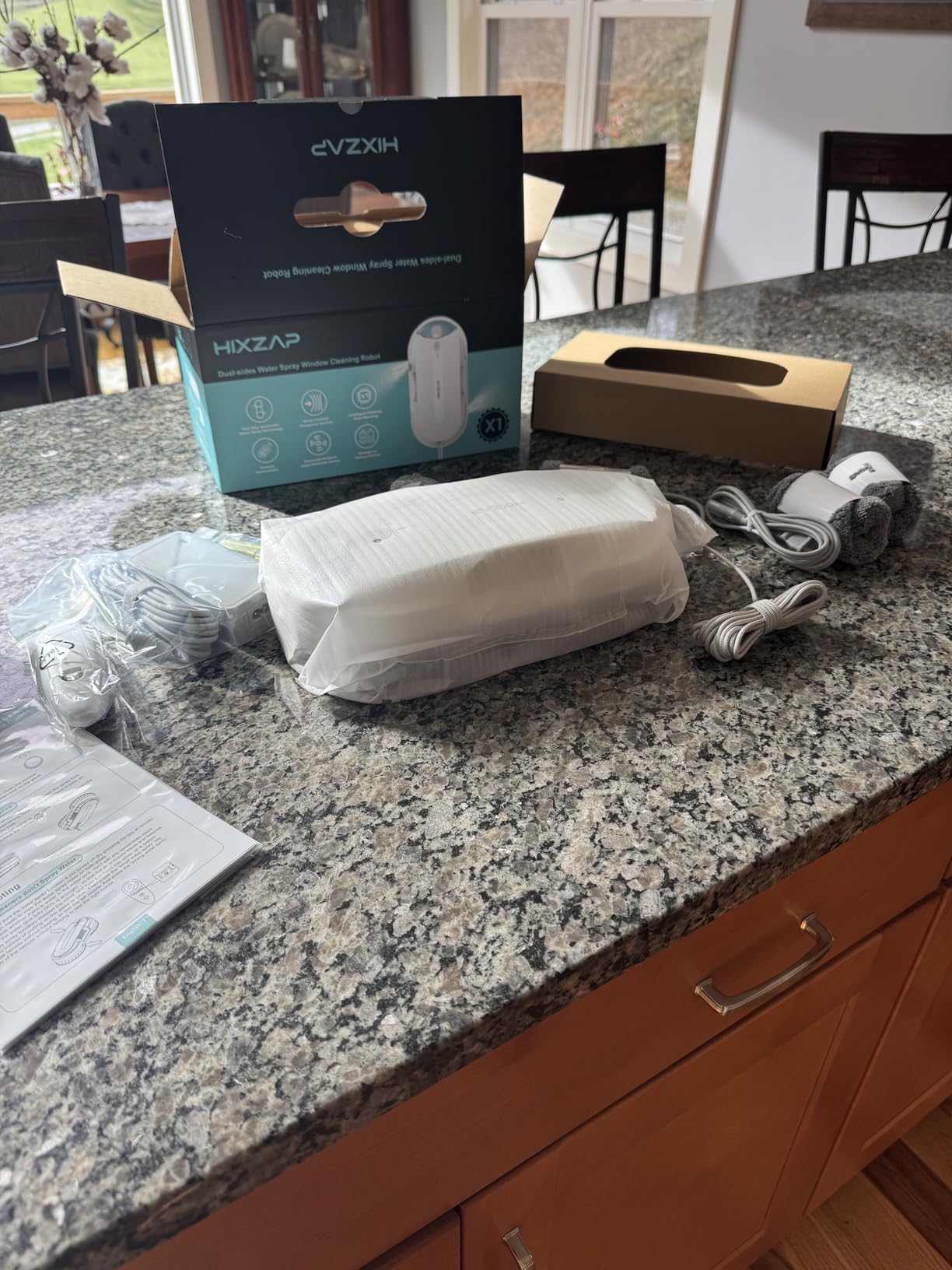 Smart Window Cleaning Robot with bidirectional ultrasonic Spray & 85ml Tank - Automatic Edge Detection, 2400-3200pa Strong Suction, Anti-Drop Protection customer photo 1