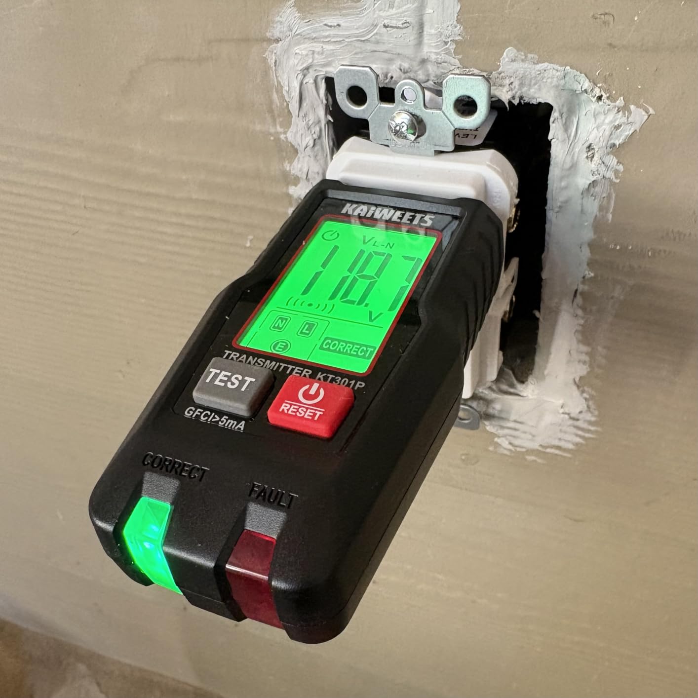 KAIWEETS Circuit Breaker Finder with LCD Display, GFCI Outlet Tester, Electrical Circuit Tracer Tool with NCV Test & Flashlight customer photo 1