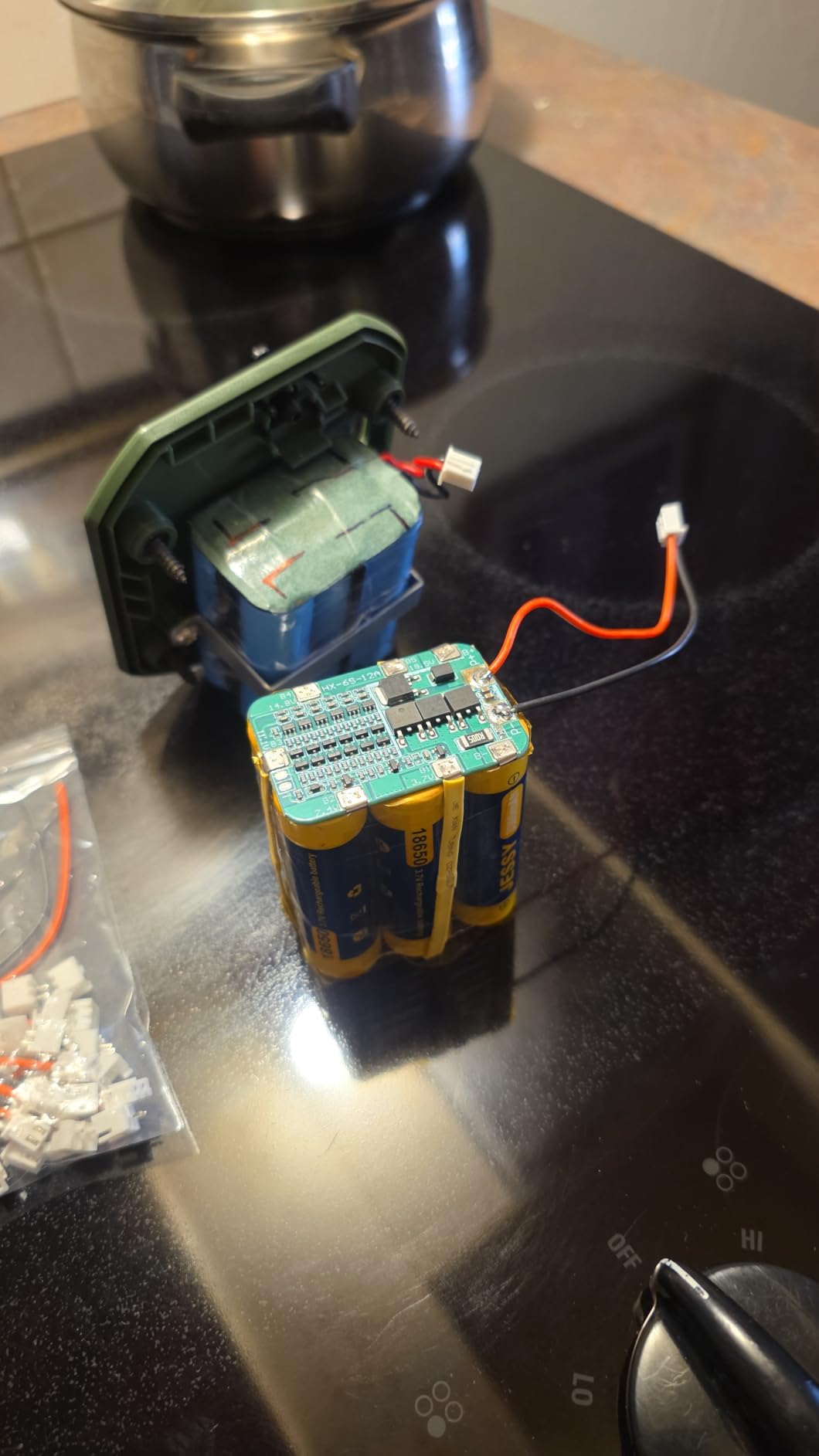 9000W Battery Spot Welder, Rotary Knob Operation 100 Gears Adjustable Foot Pedal Operated, 0.1-0.3mm Spot Welder with Dual Pulse Output, Portable Spot Welder for Making DIY Battery Packs customer photo 1