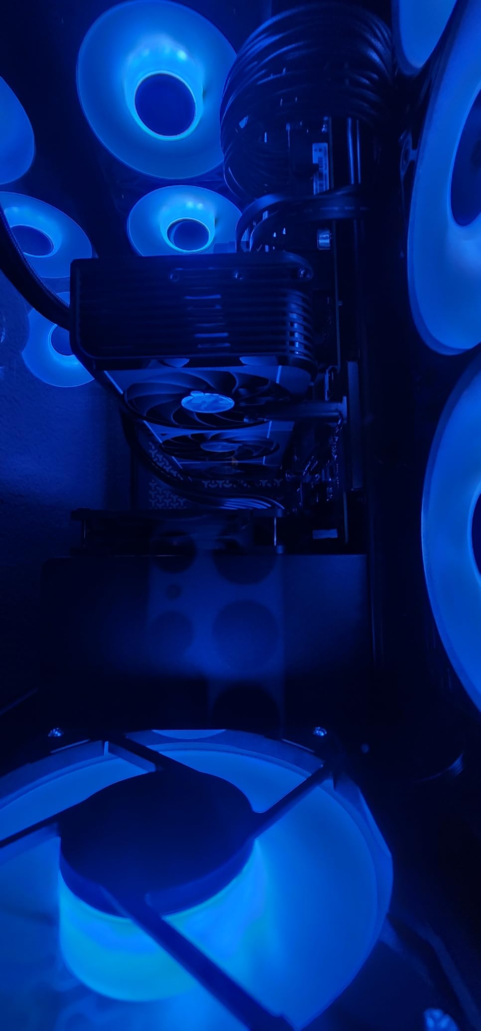 Corsair 3500X RS Reverse Fan ARGB Mid-Tower PC Case - 3X Pre-Installed Fans, Panoramic Glass, Spacious Interior, GPU Anti-Sag, Reverse Connection Motherboard Compatible - White customer photo 2