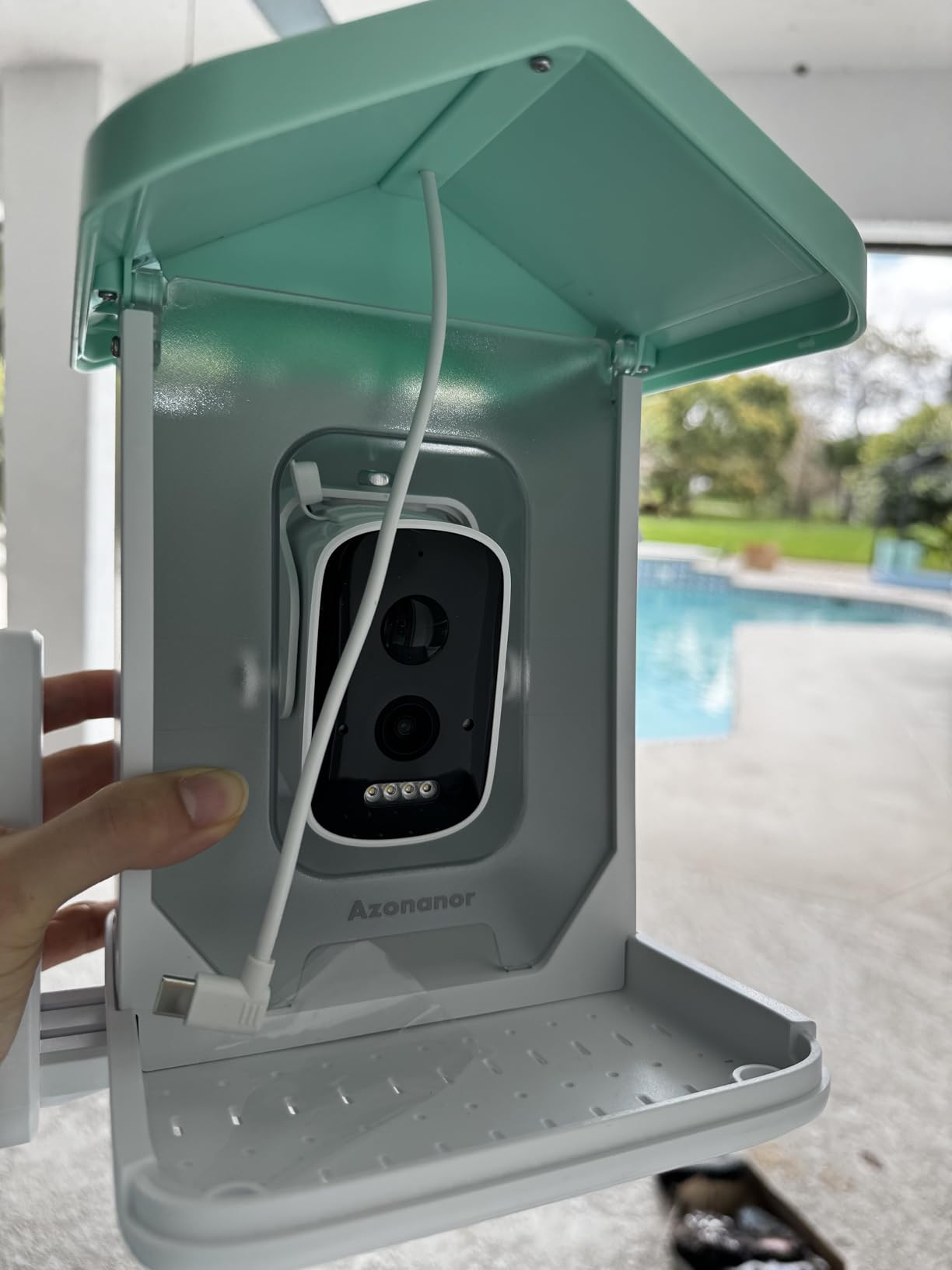 Smart Bird Feeder with Camera, Solar Powered Bird Feeder Camera for Outdoors, AI Bird Identification, Auto Capture & App Notification, Waterproof Bird House for Backyard Garden Present customer photo 1