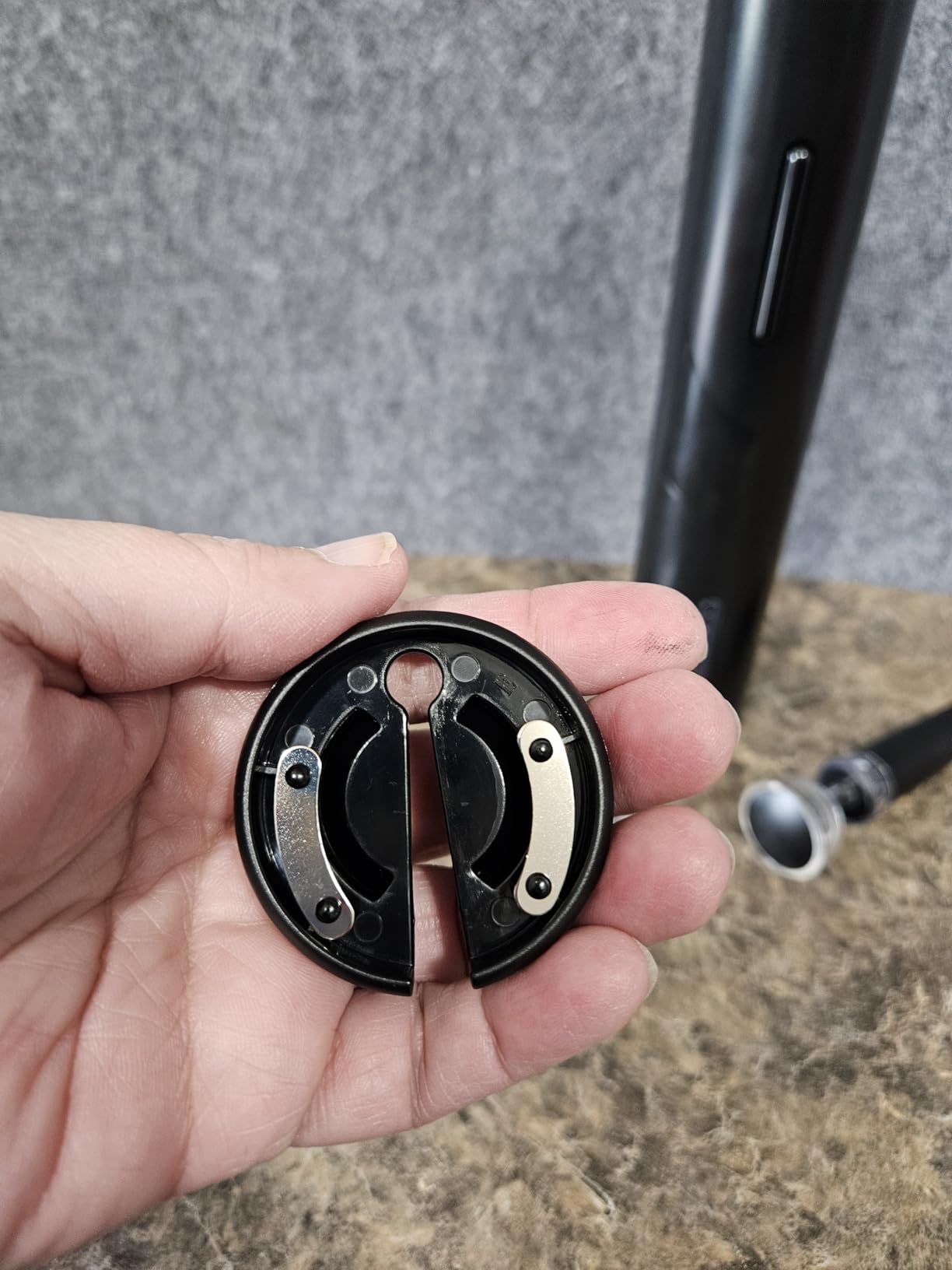 PEIPU Electric Wine Bottle Opener, Easy to Use, Perfect for Home, Restaurants & Travel, Wine Lovers & Host (Black) customer photo 2