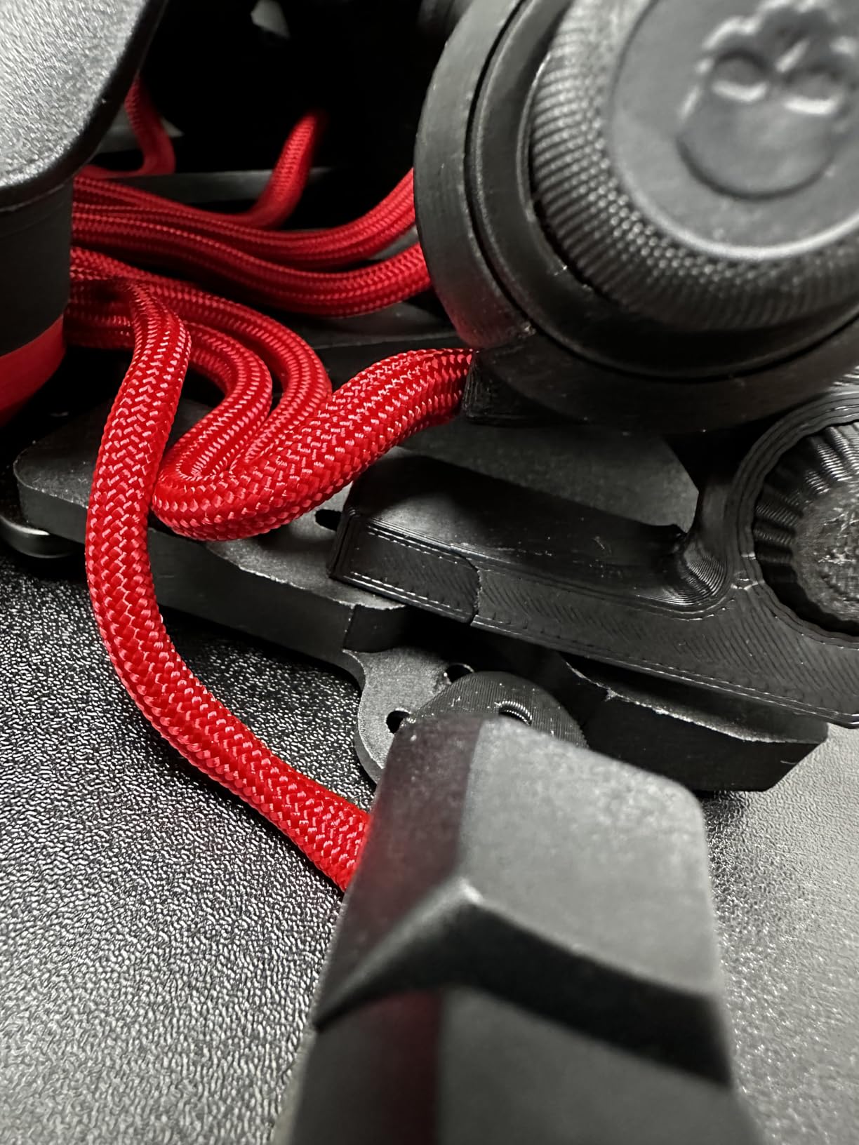 Azeron Keyzen - Keypad with 32 Fully Mappable Keys, 360° Hall-Effect Joystick, Macros, Adjustable Ergonomic Design, Cherry MX Switches, N-Key Rollover. (Black, Cherry MX Red) customer photo 1