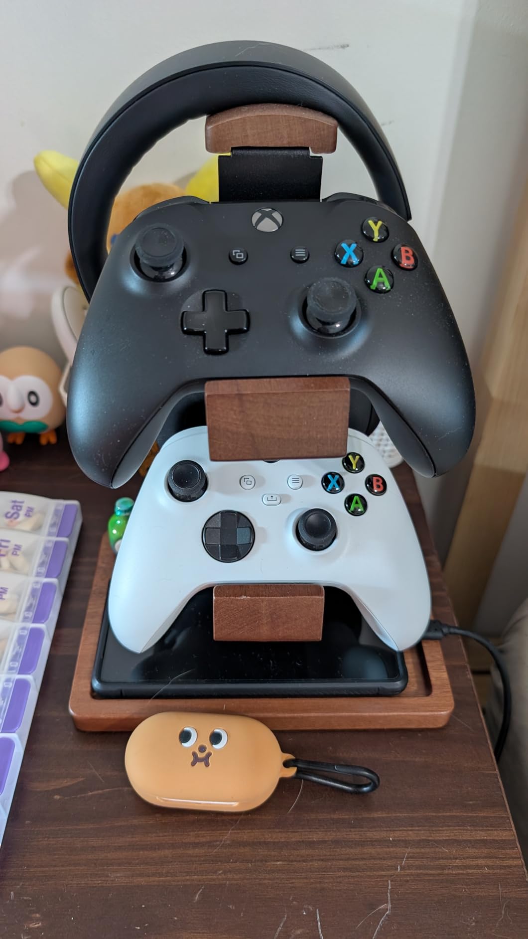 Solid Wood Controller Holder and Headphone Stand, Gaming Controller Stand for Desk, Dual Controller Organizer Rack, Fits Xbox, PS4, PS5, Gamepad, Headset Holder for Son, Husband, Boyfriend customer photo 1