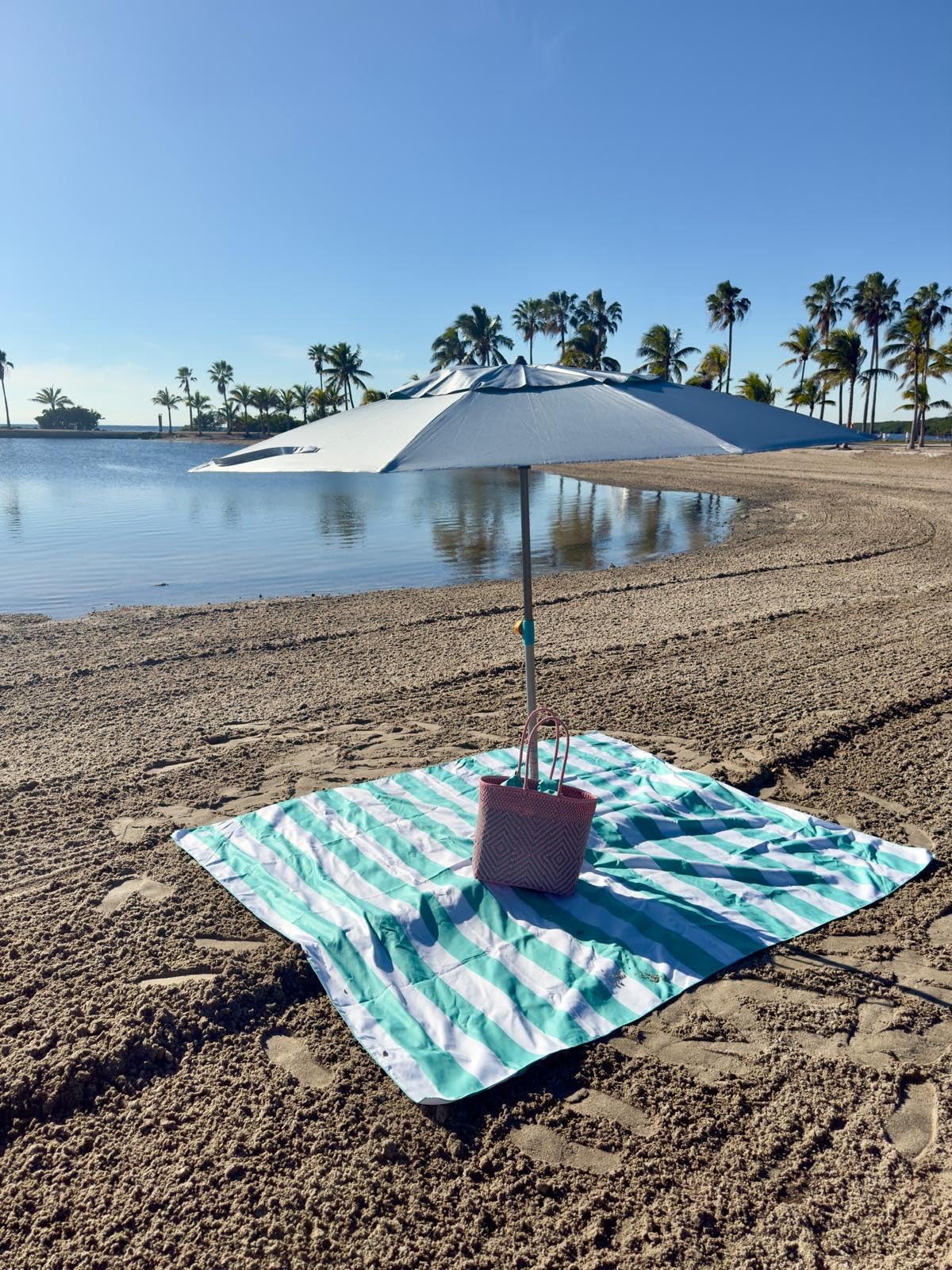 Handy Beach Umbrella & Anchor System, Large 7ft Silver Coated UPF 55 Canopy, 10 Second Installation, Wind Resistant, Durable, Lightweight, Comfortable Dual Pocket Bag Included customer photo 2