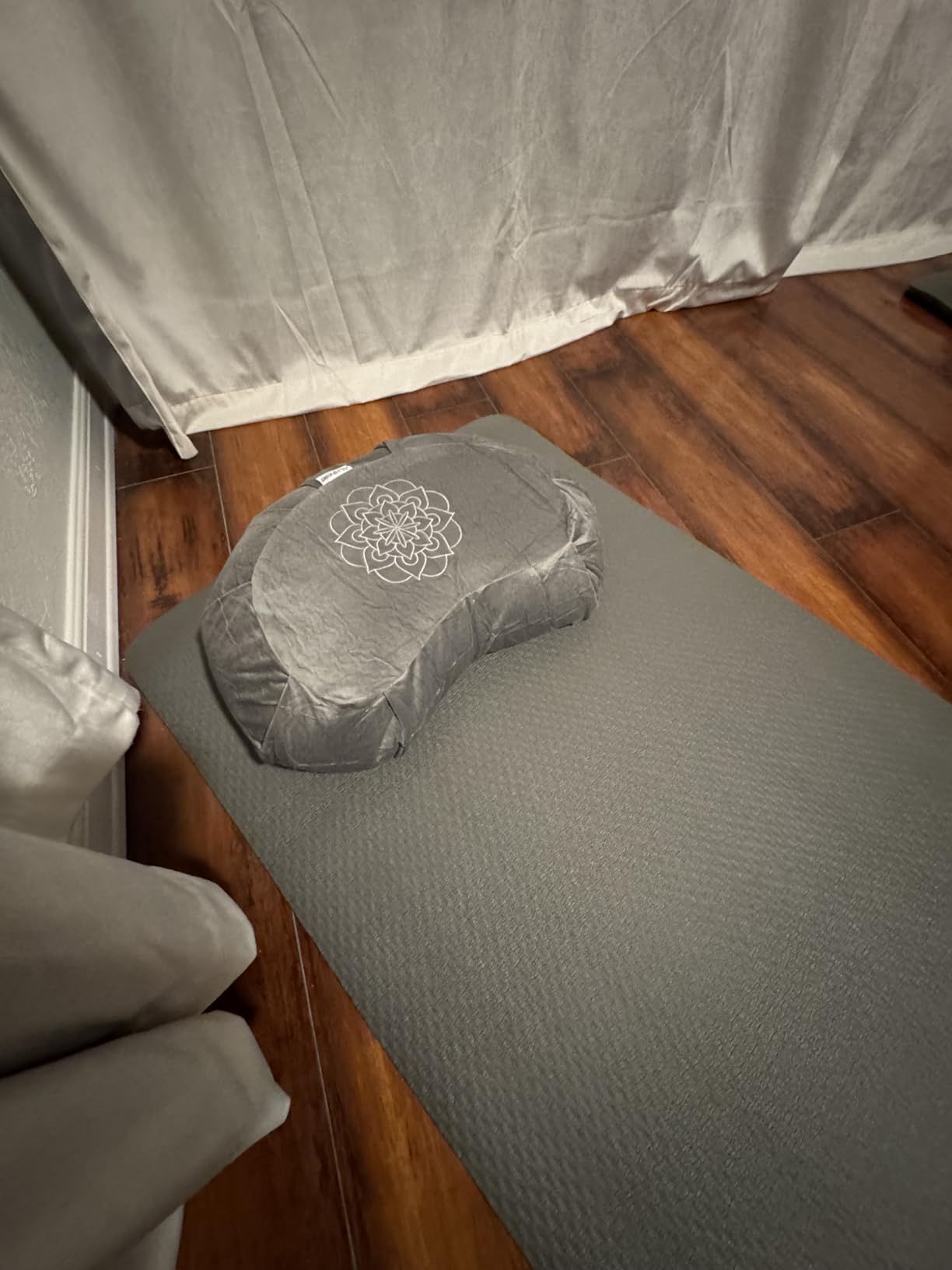 Hihealer Premium Meditation Cushion - Comfortable Floor Pillow for Adult Traditional Crescent Meditation Pillow Yoga Buckwheat Bolster (Black) customer photo 1