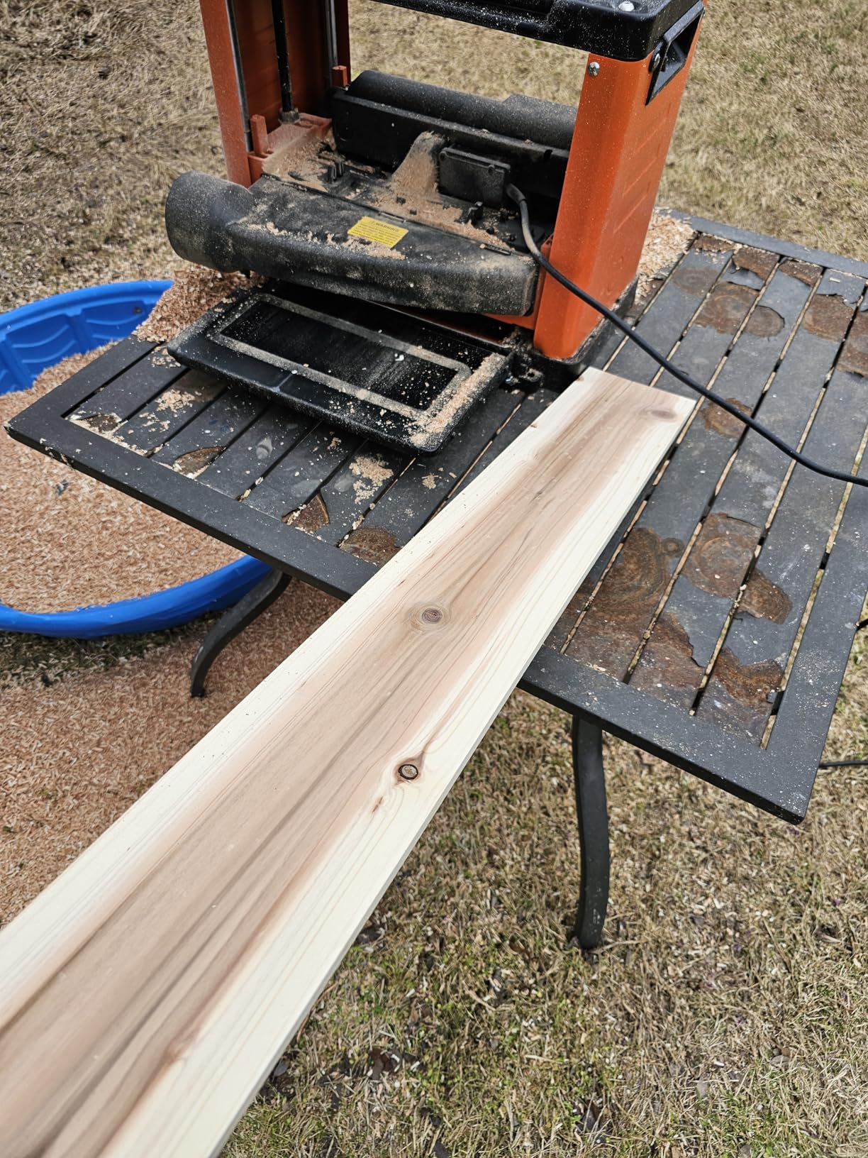 VEVOR 13-Inch Spiral Thickness Planer, Woodworking Power Benchtop Planer, with 2000W 23500 RPM Powerful Motor, Single Speed, for Hard & Soft Wood Material customer photo 1