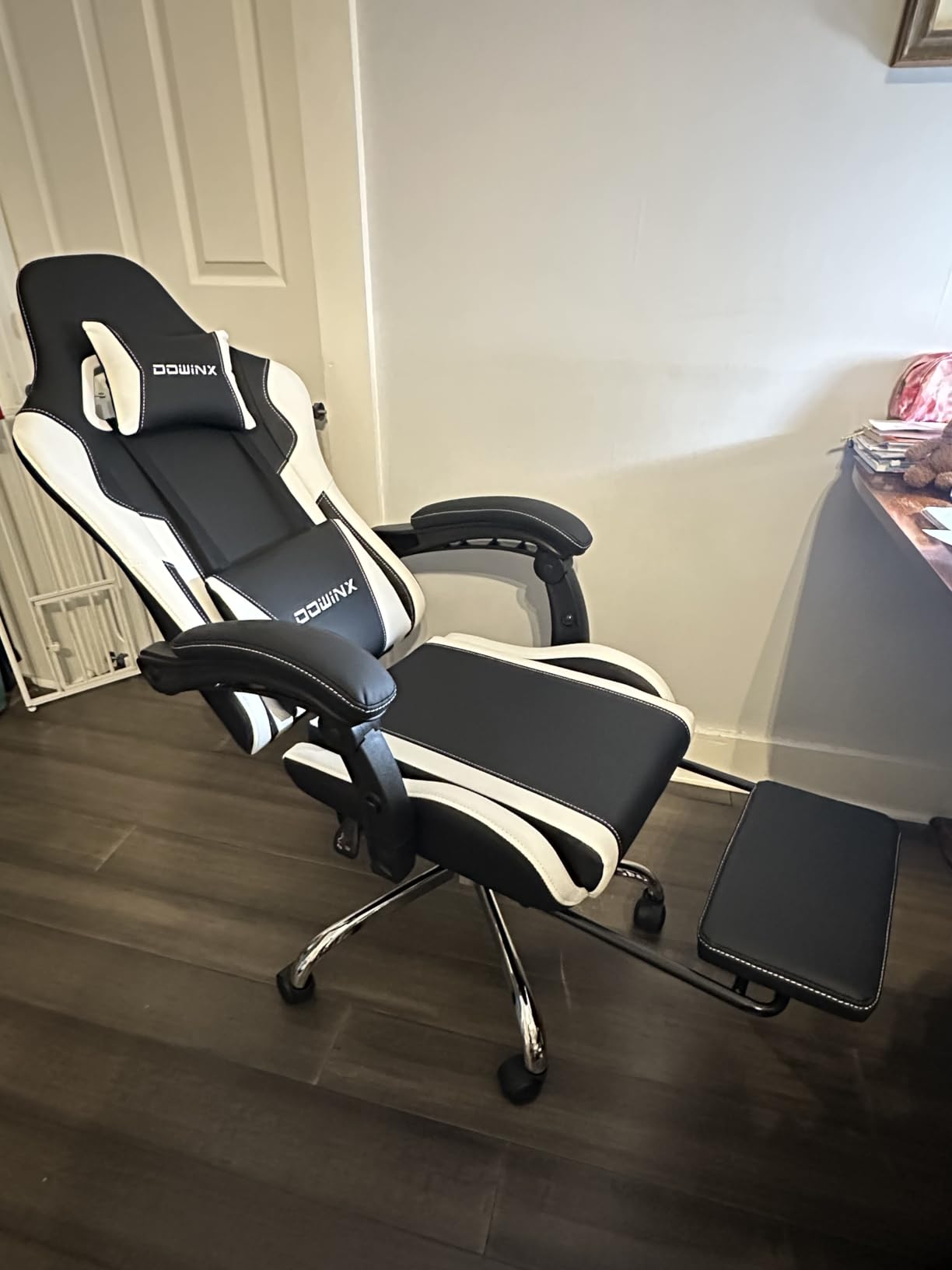 Dowinx Ergonomic Gaming Chair with Footrest & Massage Lumbar, 2D-Linkage Armrests for Computer Chair 330lbs with Headrest Pillow for Office, Home, Streaming and Long Gaming Sessions, Blue customer photo 1